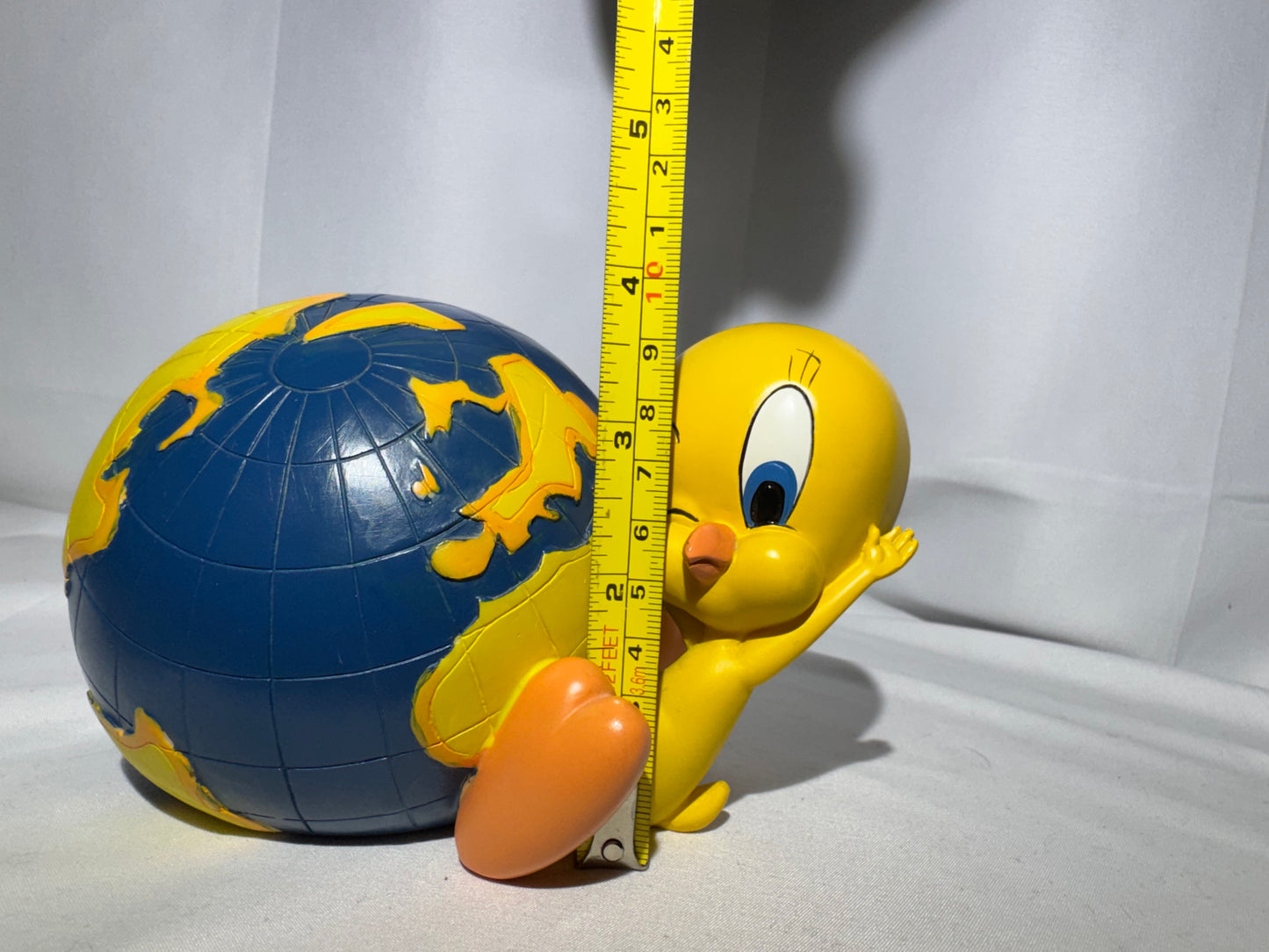 Tweety Bird with world Globe Bank – Warner Bros. 1999