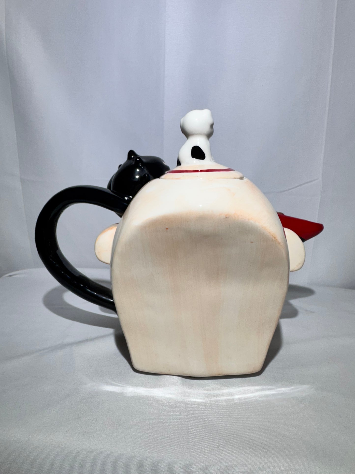 Betty Boop Teapot – Vandor 1995 – Betty Lounging in Sofa Chair with Pudgy – Vintage Collectible