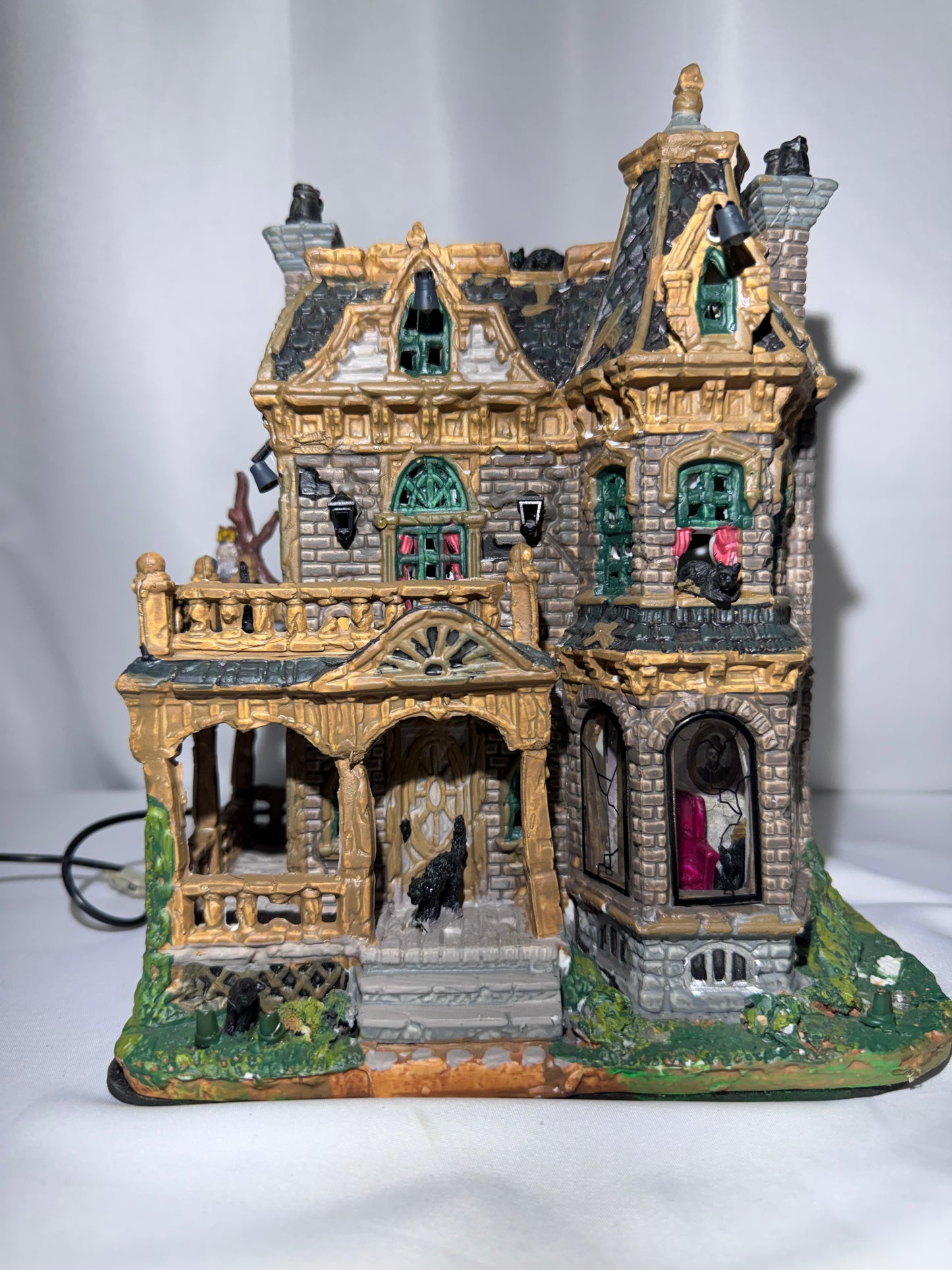 Lemax Spooky Town Withered Mansion #45662 – Retired 2014–2019 Halloween Village