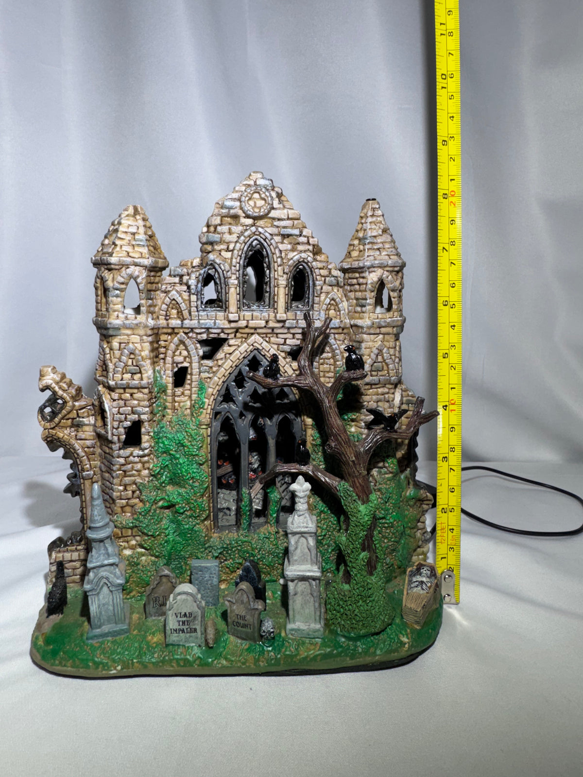 Lemax Spooky Town Gothic Ruins Lighted Building #65342 – 2006 – Retired