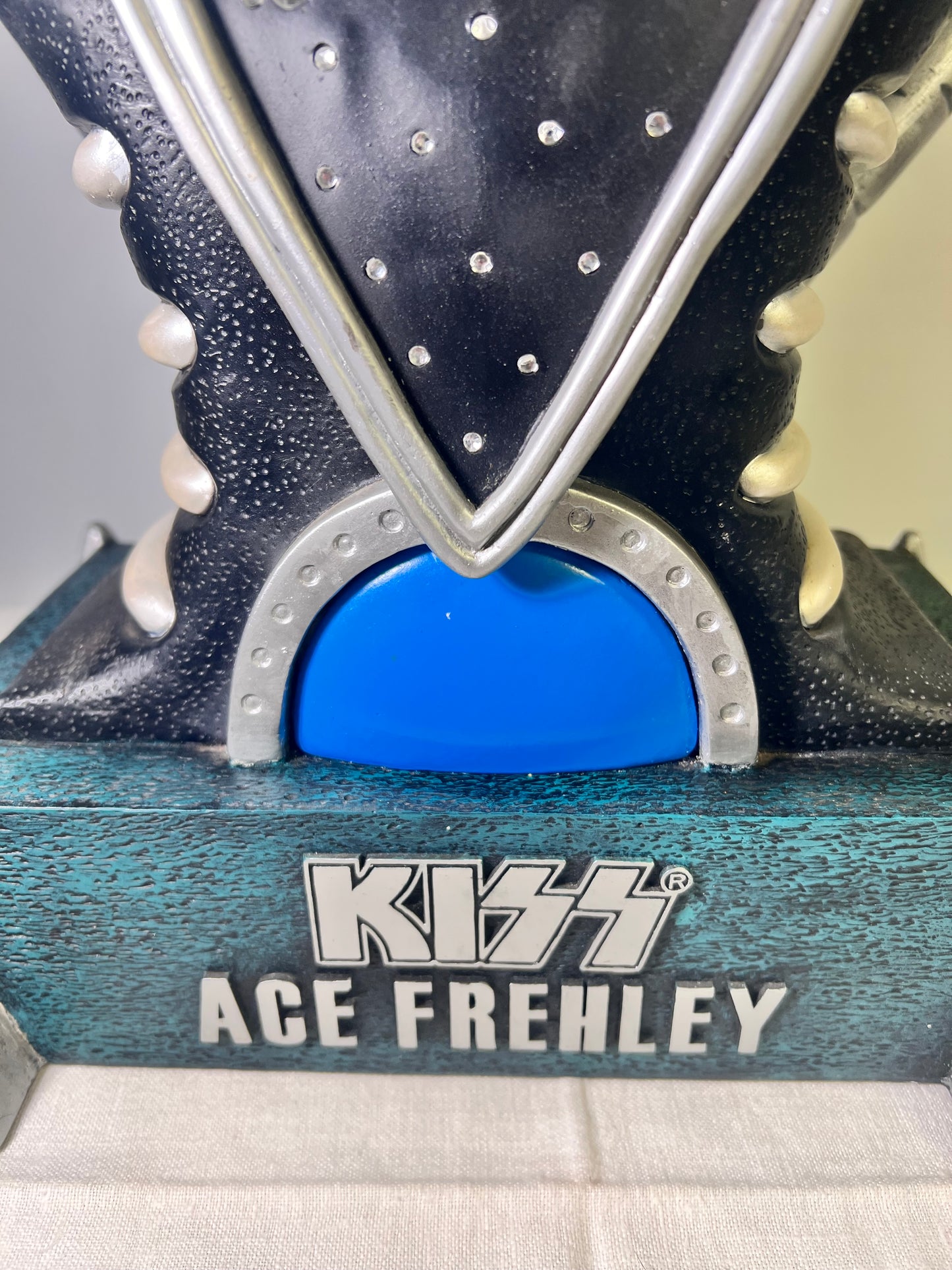 Rare- KISS - set of 4 Bust- 1999 Licensed arranged by Signatures Superstars-