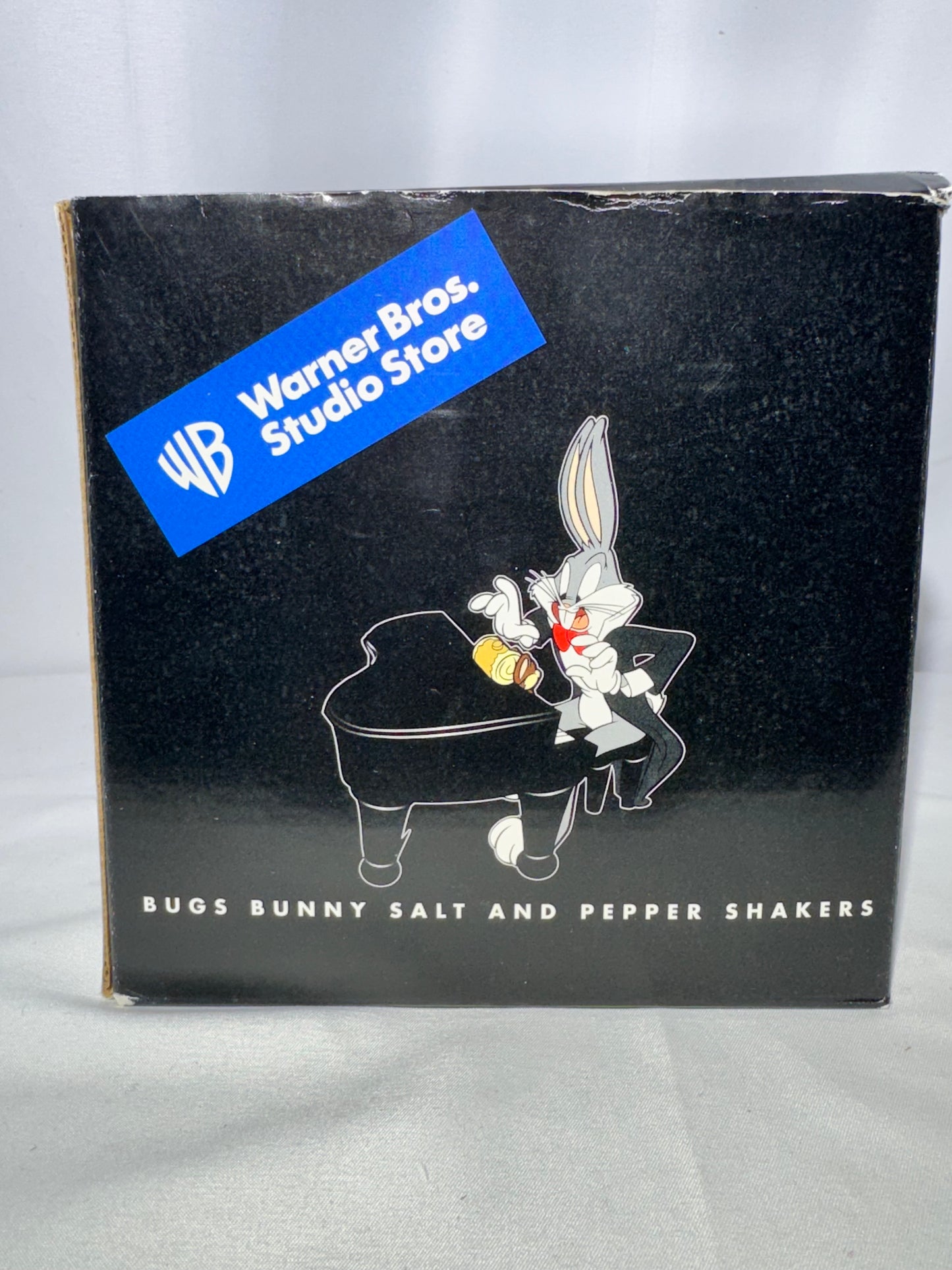 Vintage Warner Bros. Bugs Bunny & Piano Salt and Pepper Shaker Set – Looney Tunes