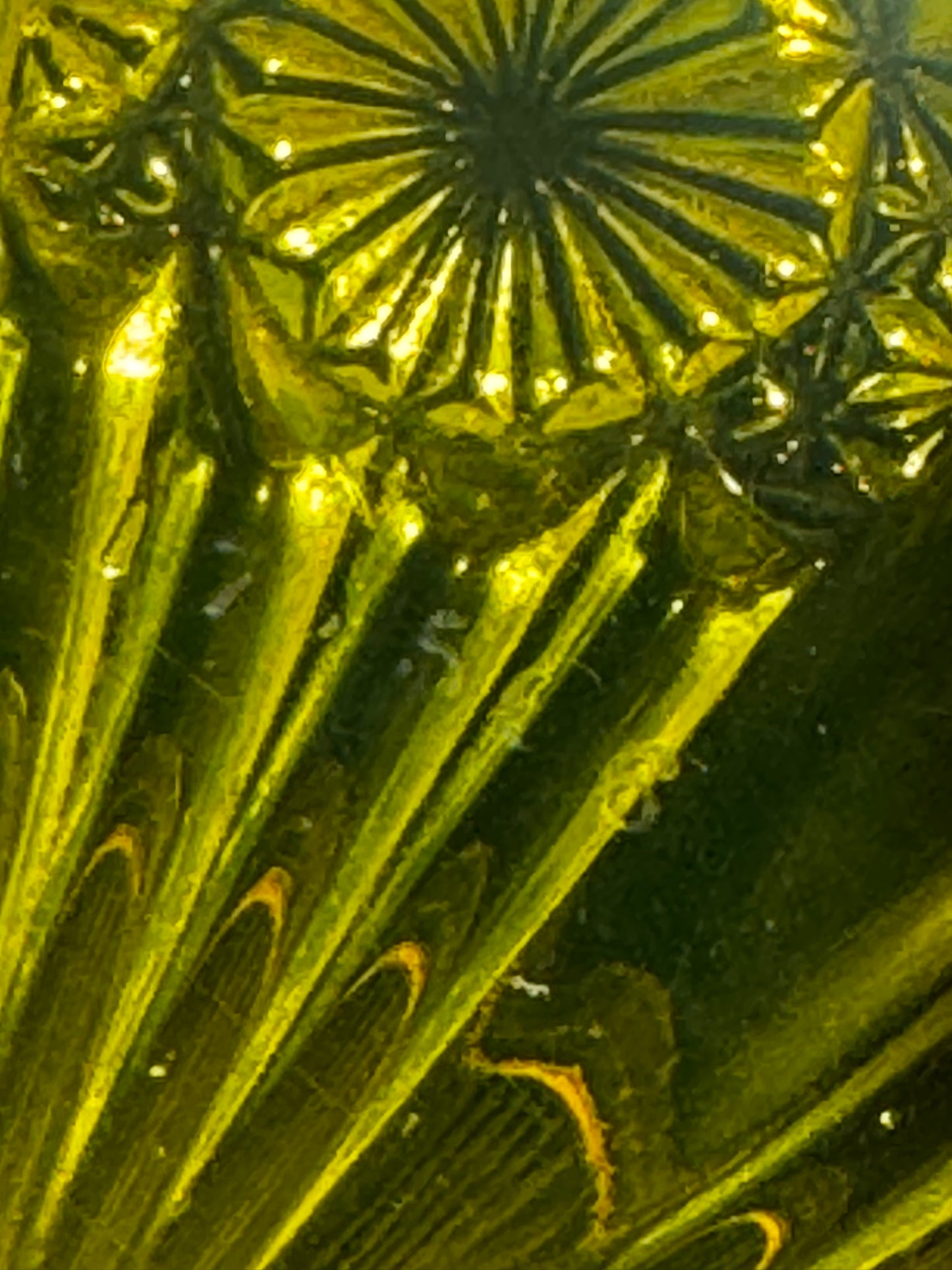 Vintage Uranium Glass Pedestal Cake Stand – Davidson Glass Co. – Victorian Era (c. 1890–1900s)