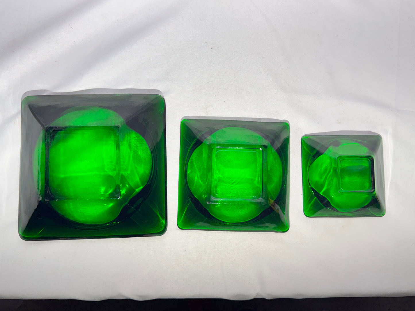 Vintage Forest Green Nesting Ashtray Set – Mid-Century Pressed Glass