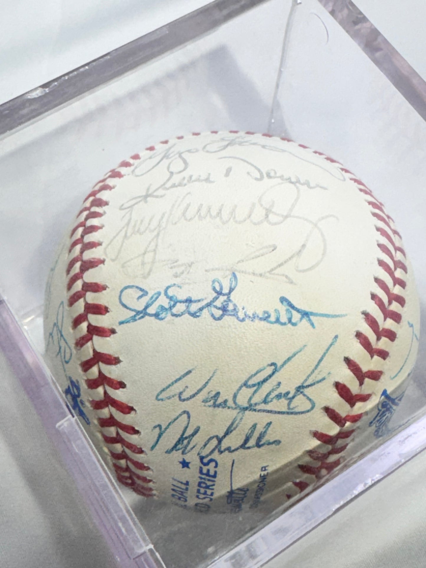 1989 World Series Official Baseball – San Francisco Giants – 32 Autographs – Will Clark, Robby Thompson, Jose Vribe, Matt Williams and Brett Butler autographs