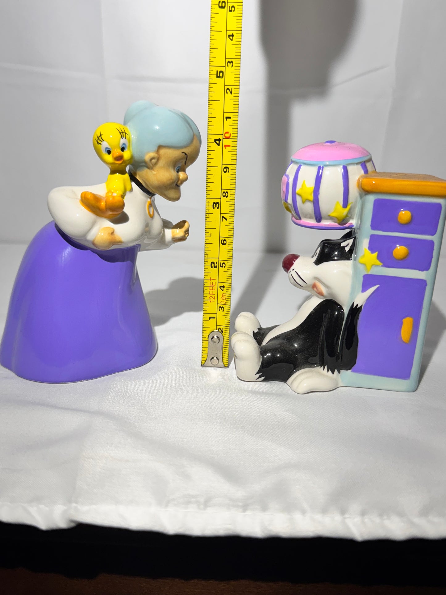 Looney Tunes Granny & Sylvester with Tweety Bird Salt and Pepper Shakers – Warner Brothers