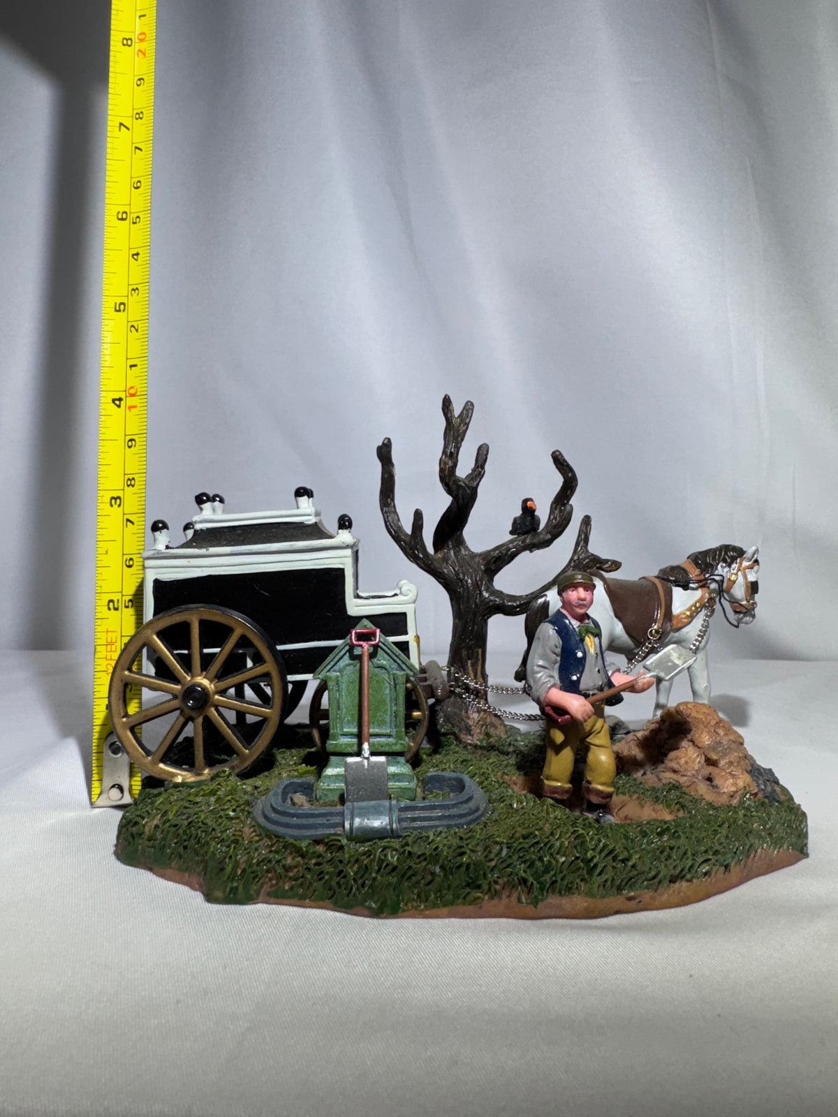 Lemax Spooky Town Gruesome Grave Digger – Item #53511 – 2005 – Retired