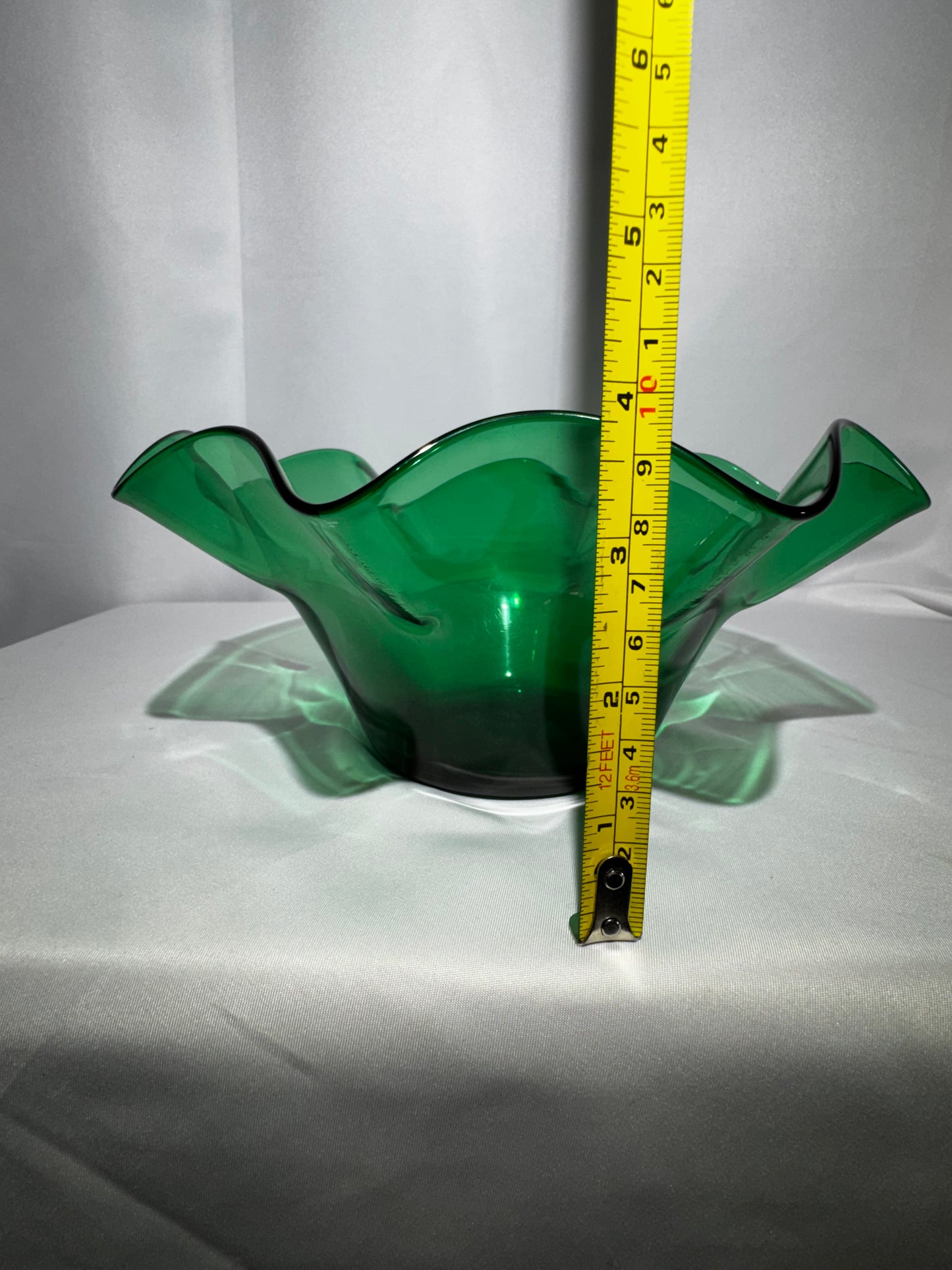 Vintage Emerald Green Hand Blown Art Glass Ruffled Bowl MCM Handkerchief Vase 9”