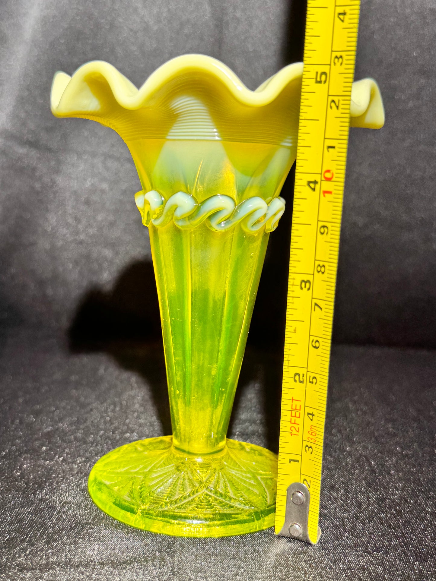 Vintage Davidson Pearline Primrose Uranium Glass Vase – Fluted & Ruffled