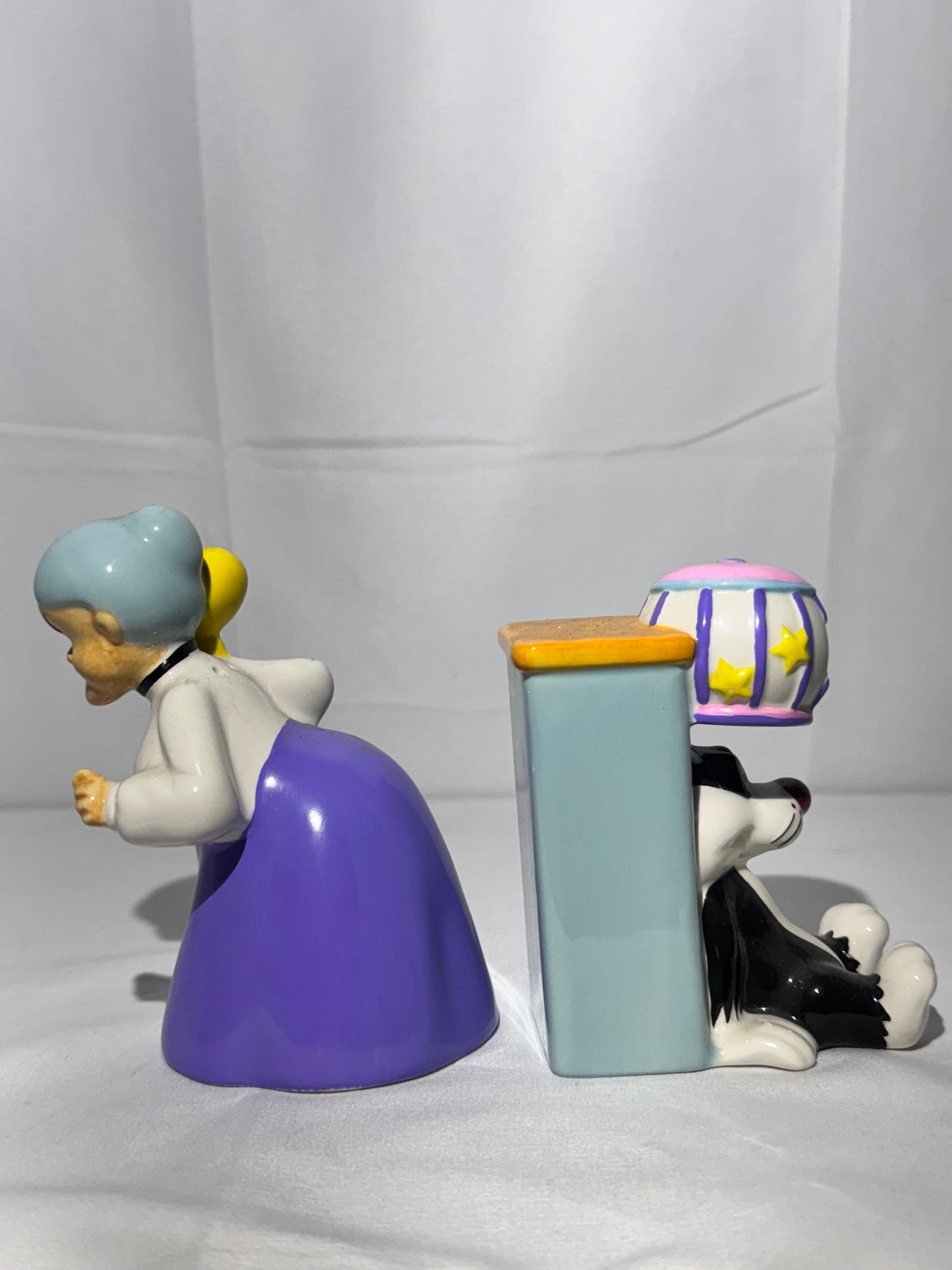 Looney Tunes Granny & Sylvester with Tweety Bird Salt and Pepper Shakers – Warner Brothers