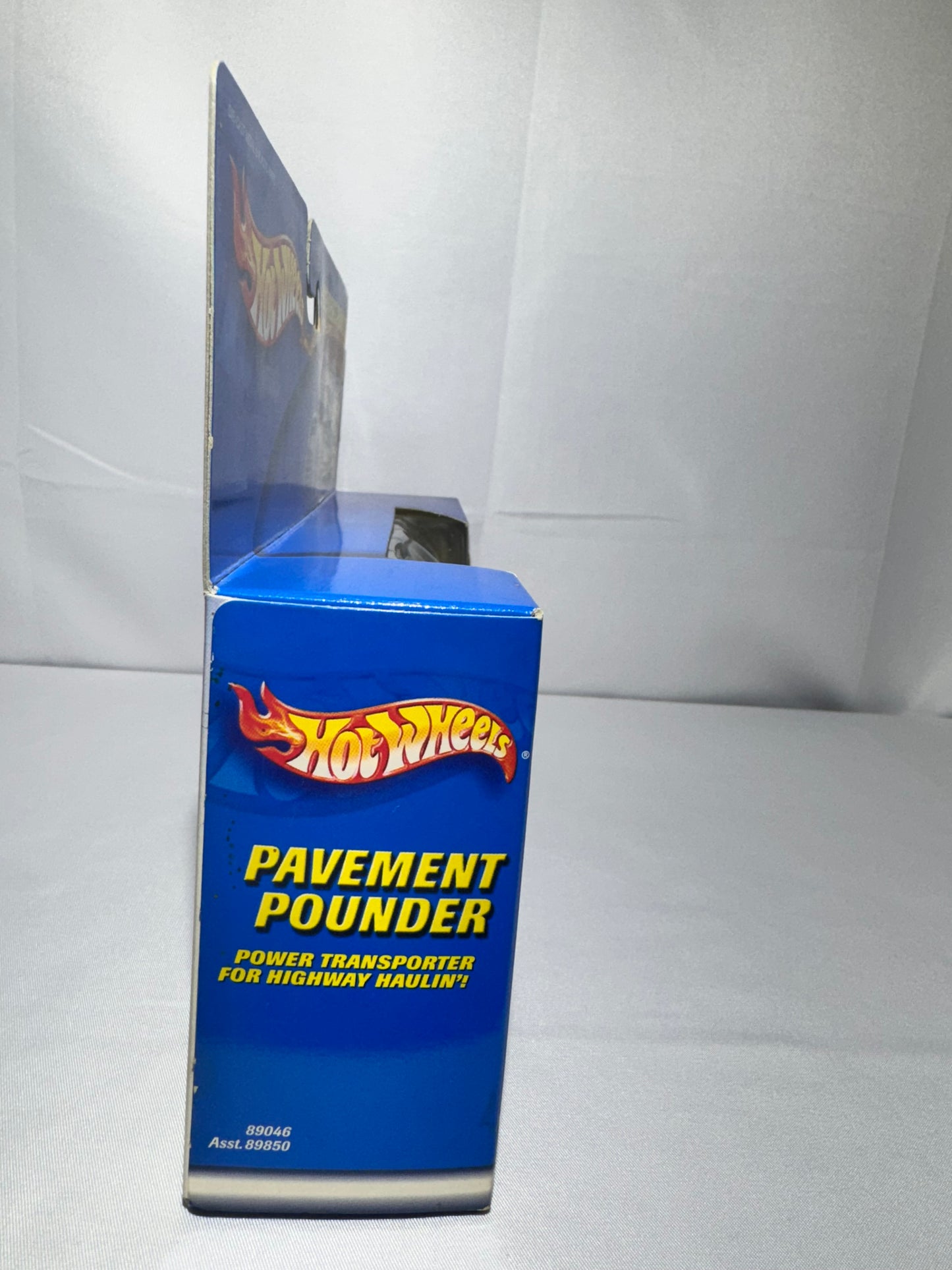 Hot Wheels Pavement Pounder – HW Skate Team (2001 Mattel)