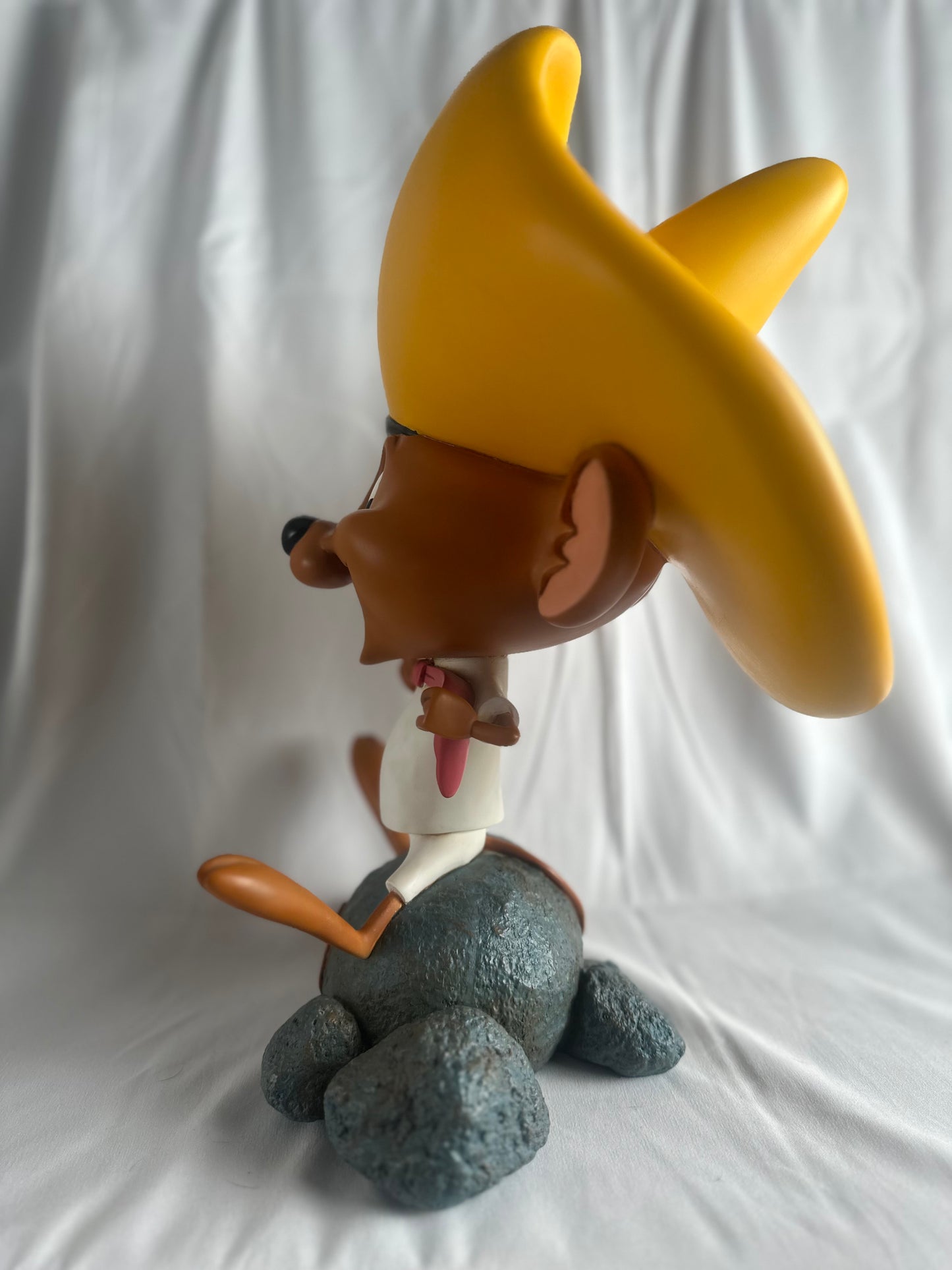 **Collectible Speedy Gonzalez - 15.5” statue -2000 -Warner Brothers - Looney Tunes**
