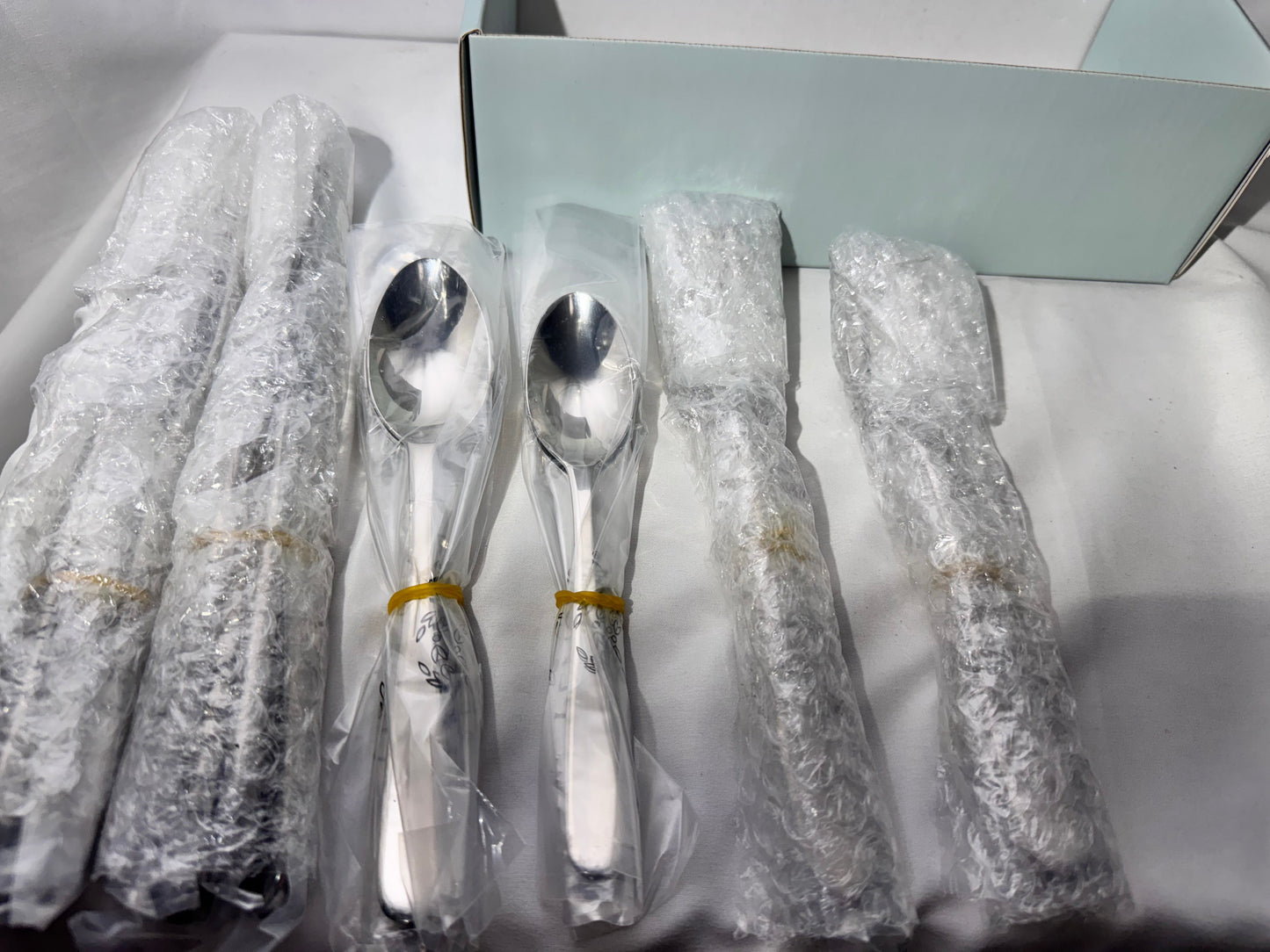 Lenox 24-Piece Flatware Set – Service for 4 – Appears Unused – Original Box