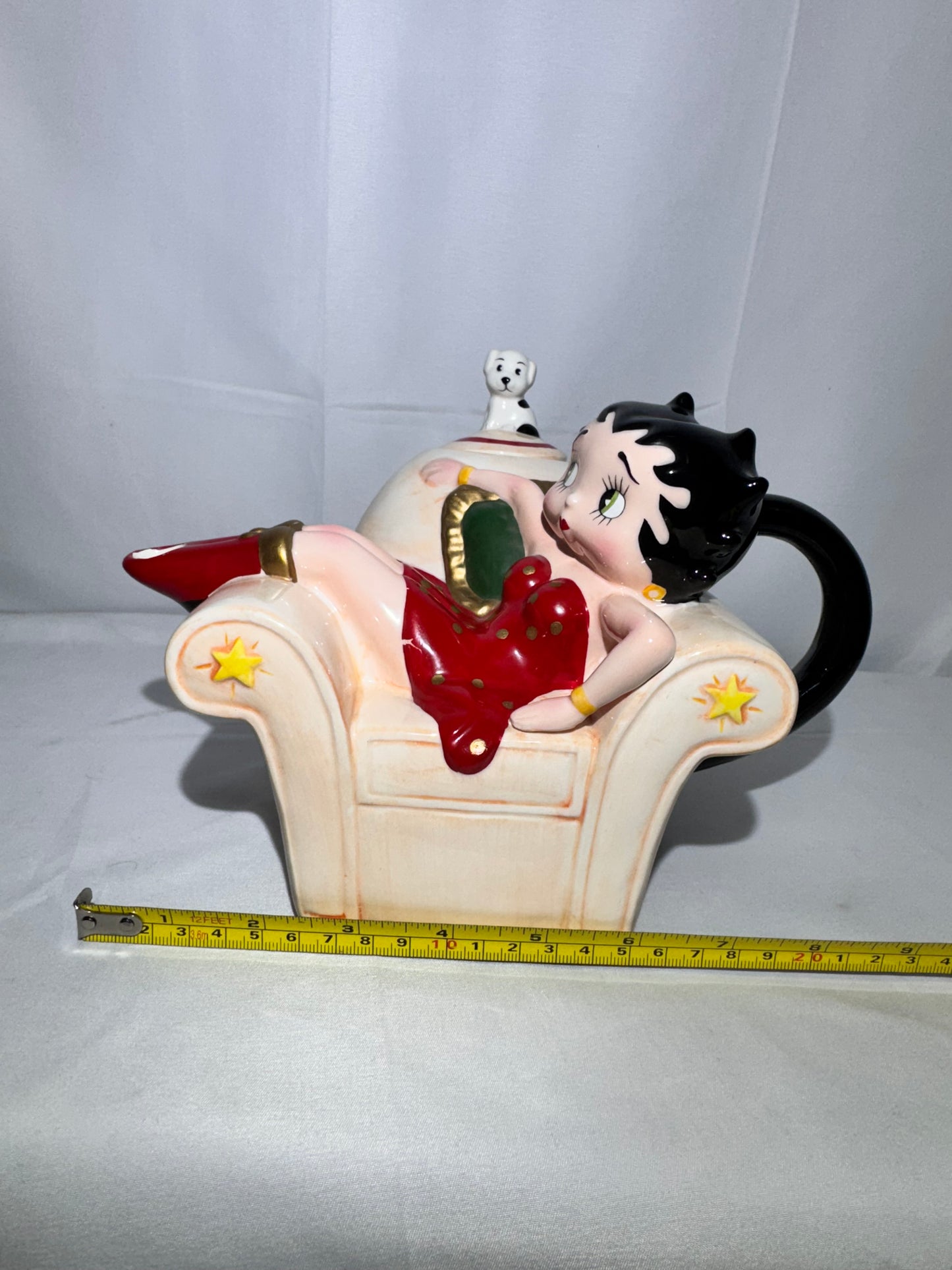Betty Boop Teapot – Vandor 1995 – Betty Lounging in Sofa Chair with Pudgy – Vintage Collectible