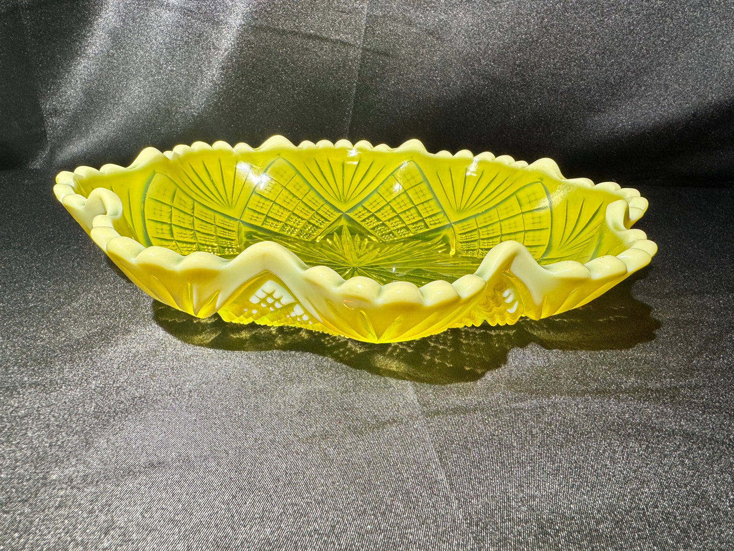 Uranium Davidson Primrose Pearline Glass Bowl –10” Antique Glass RN285342