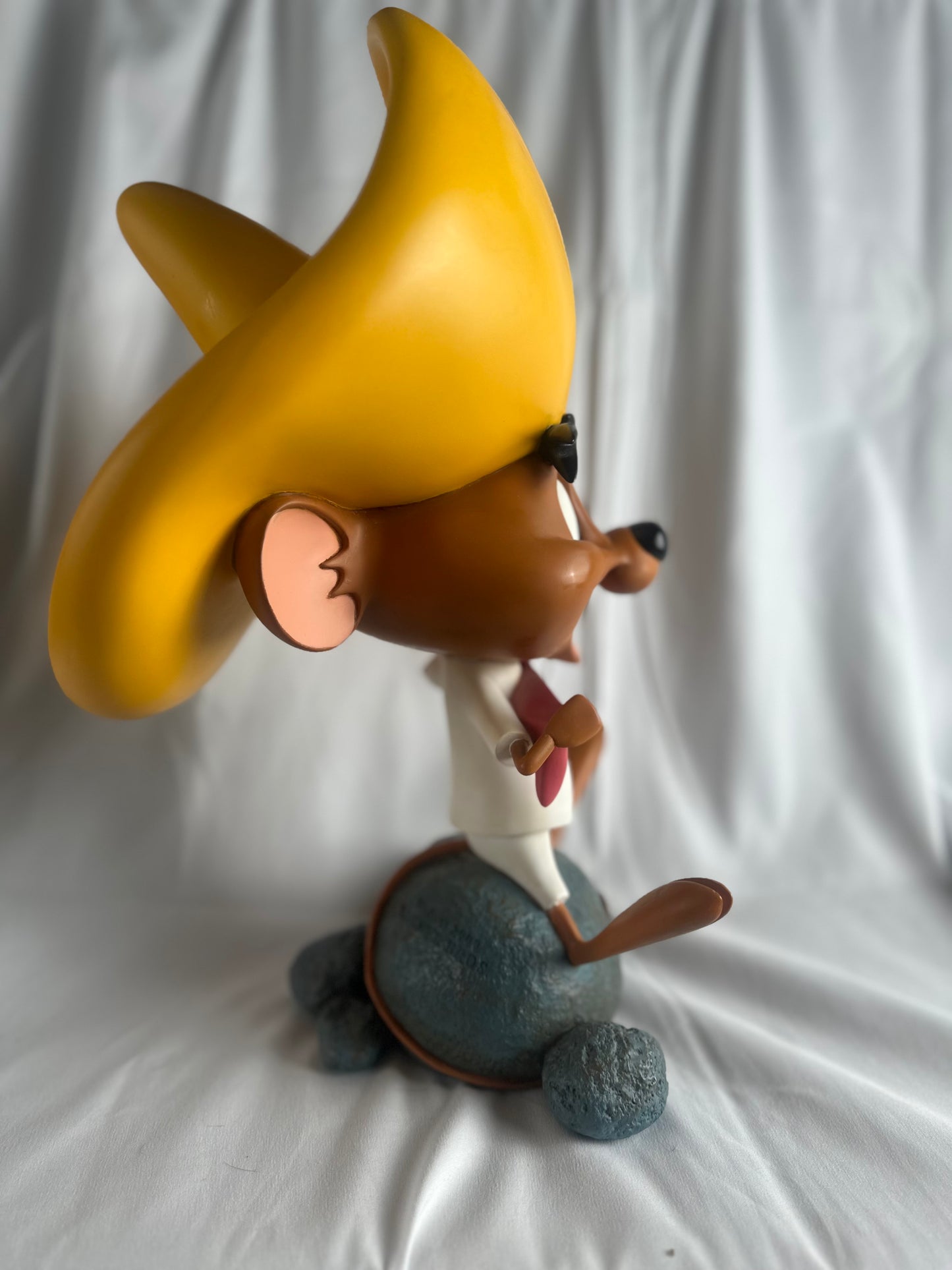 **Collectible Speedy Gonzalez - 15.5” statue -2000 -Warner Brothers - Looney Tunes**