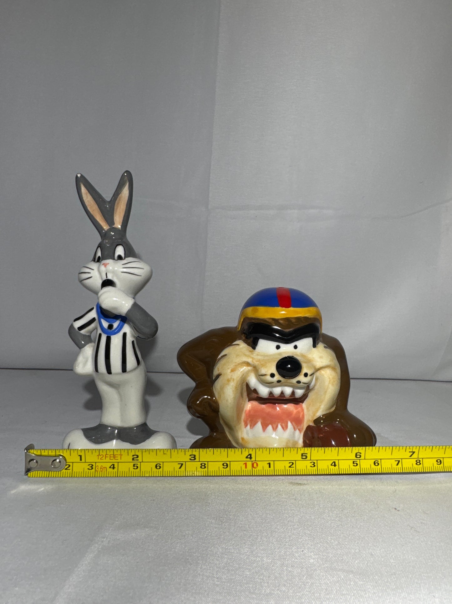 Bugs bunny and Taz - Salt and pepper- football- Looney Tunes - Warner Brothers