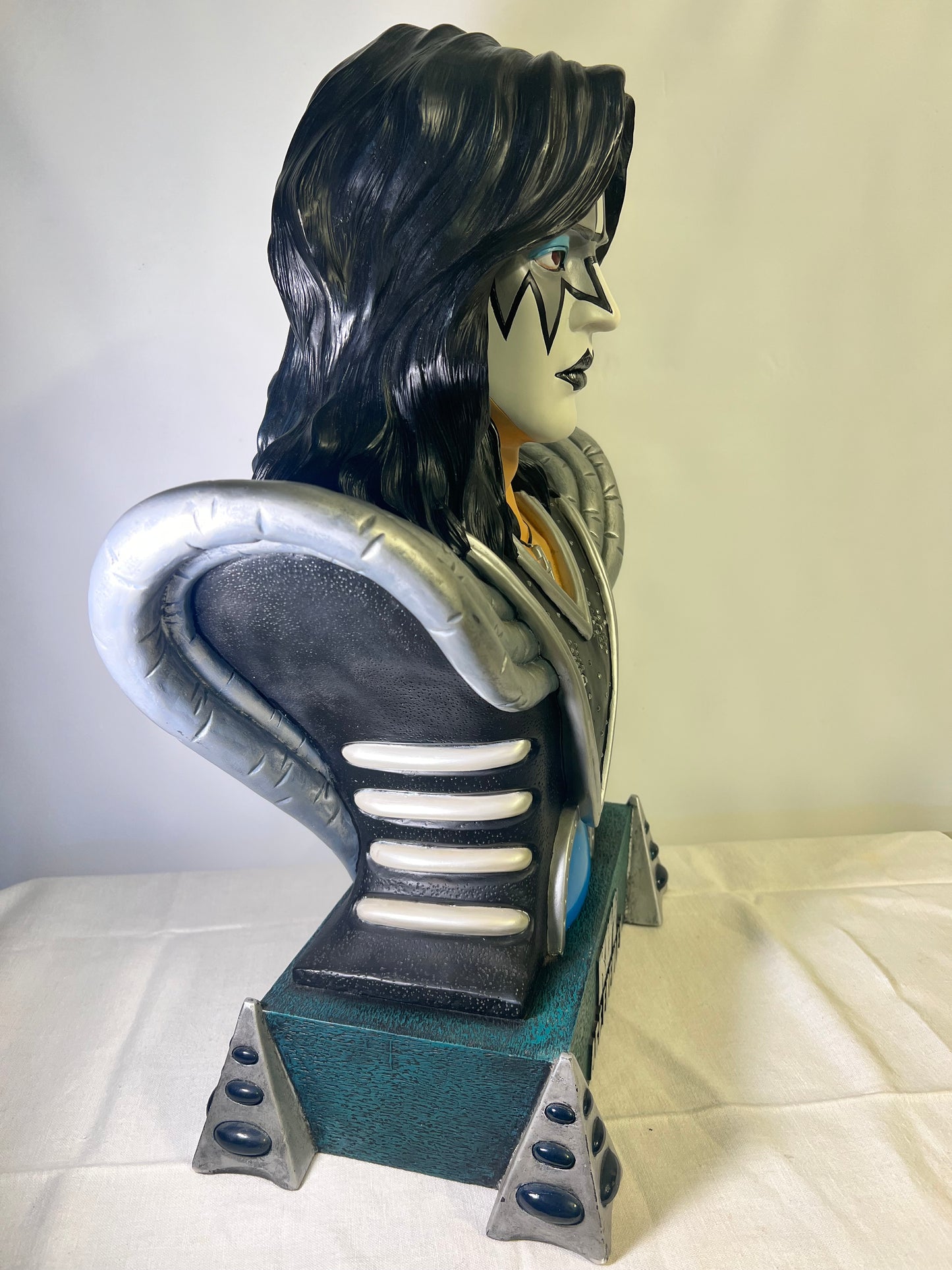 Rare- KISS - set of 4 Bust- 1999 Licensed arranged by Signatures Superstars-