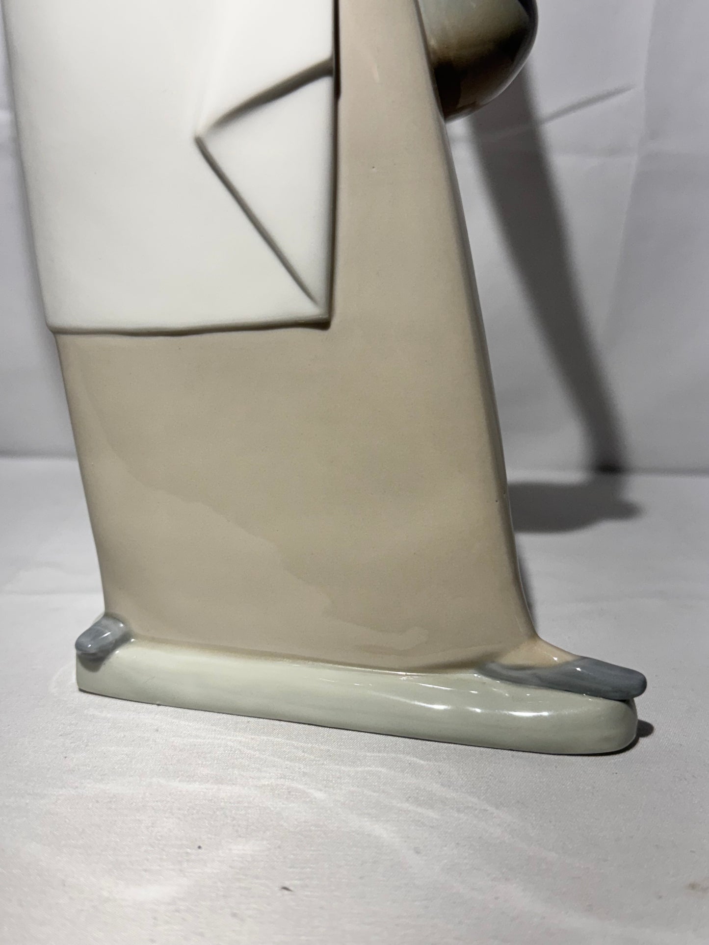 Lladro NAO Porcelain Figurine – “The Jug Carrier” (Water Carrier with Jugs) – Designed by Fulgencio Garcia, 1974