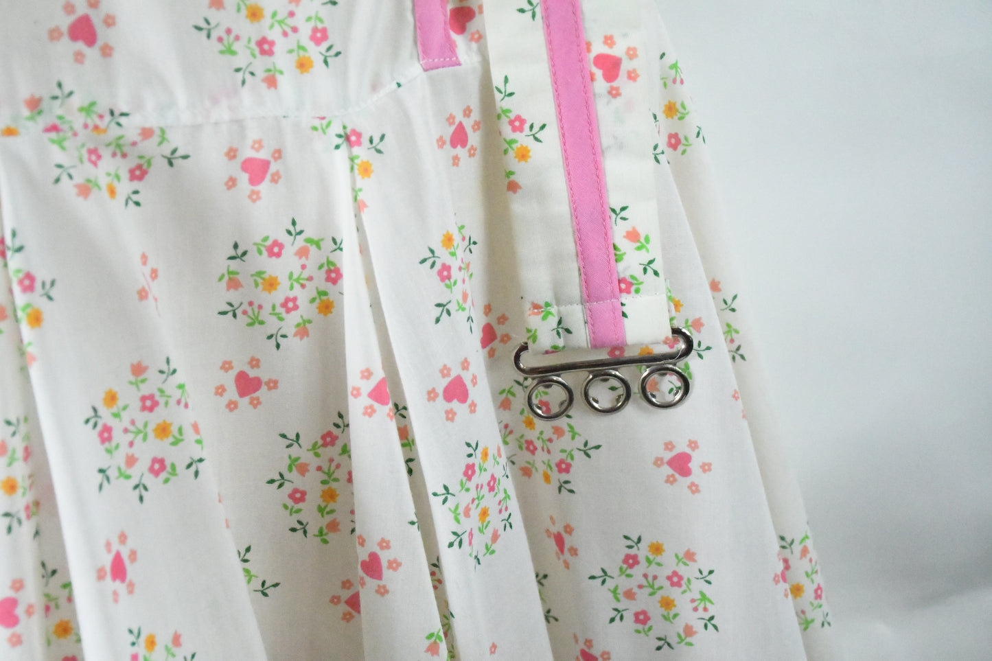 Kate Schorer-Womens Square Dancing Dress- Pink Flower pattern w/ matching belt- puff sleeves-70's