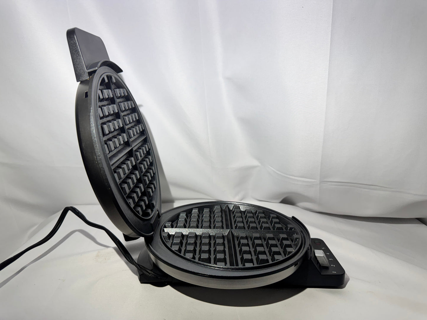 Cuisinart Classic round Waffle Maker – Model WMR-CA
