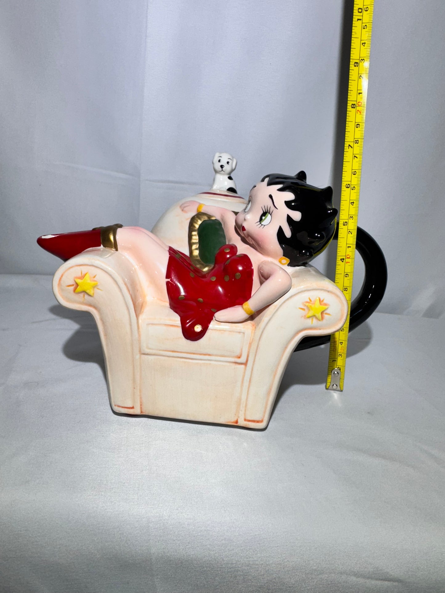 Betty Boop Teapot – Vandor 1995 – Betty Lounging in Sofa Chair with Pudgy – Vintage Collectible