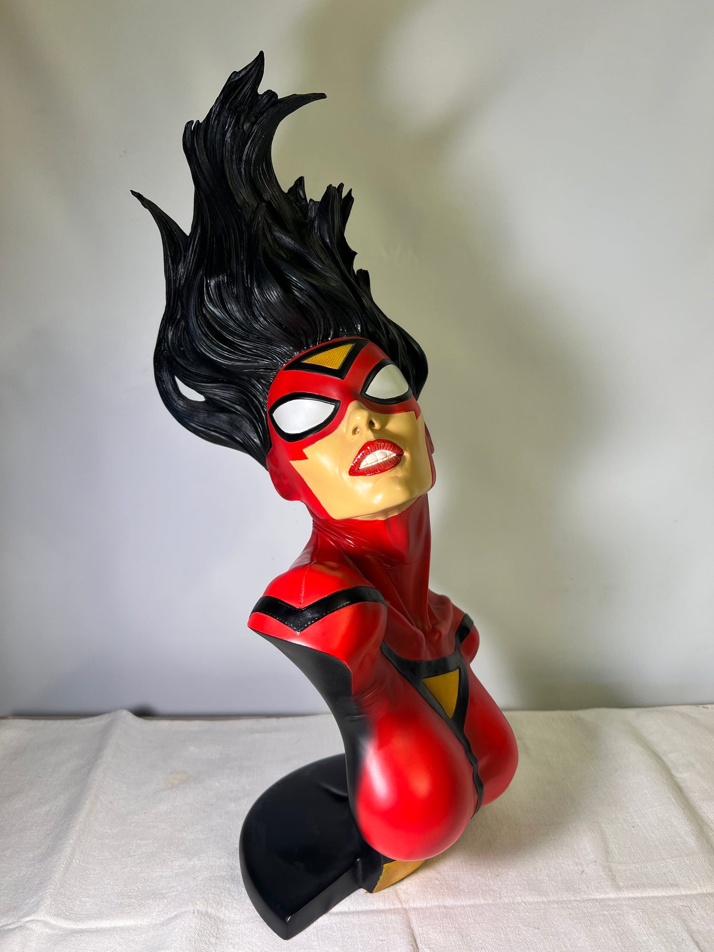 Spider Woman- Marvel- Sideshow Collectibles-66/200- with original box- 2010