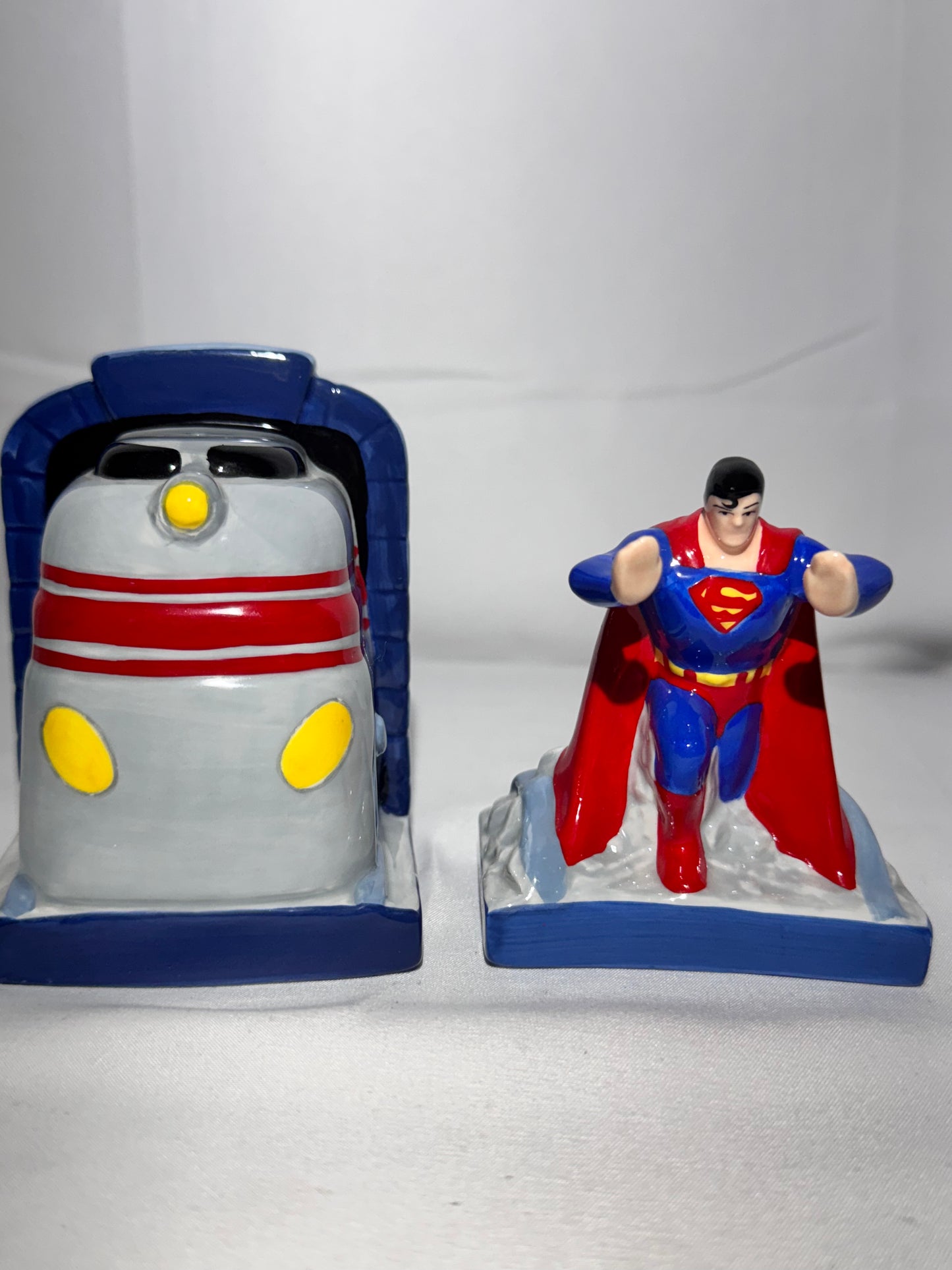 Superman - Salt and pepper shakers- Warner Brothers- DC Comics -1999