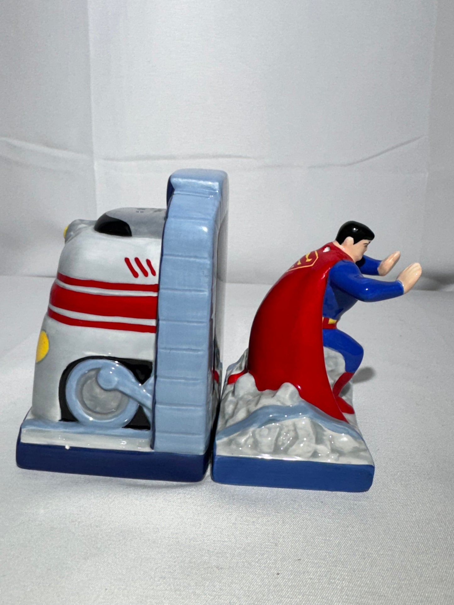 Superman - Salt and pepper shakers- Warner Brothers- DC Comics -1999