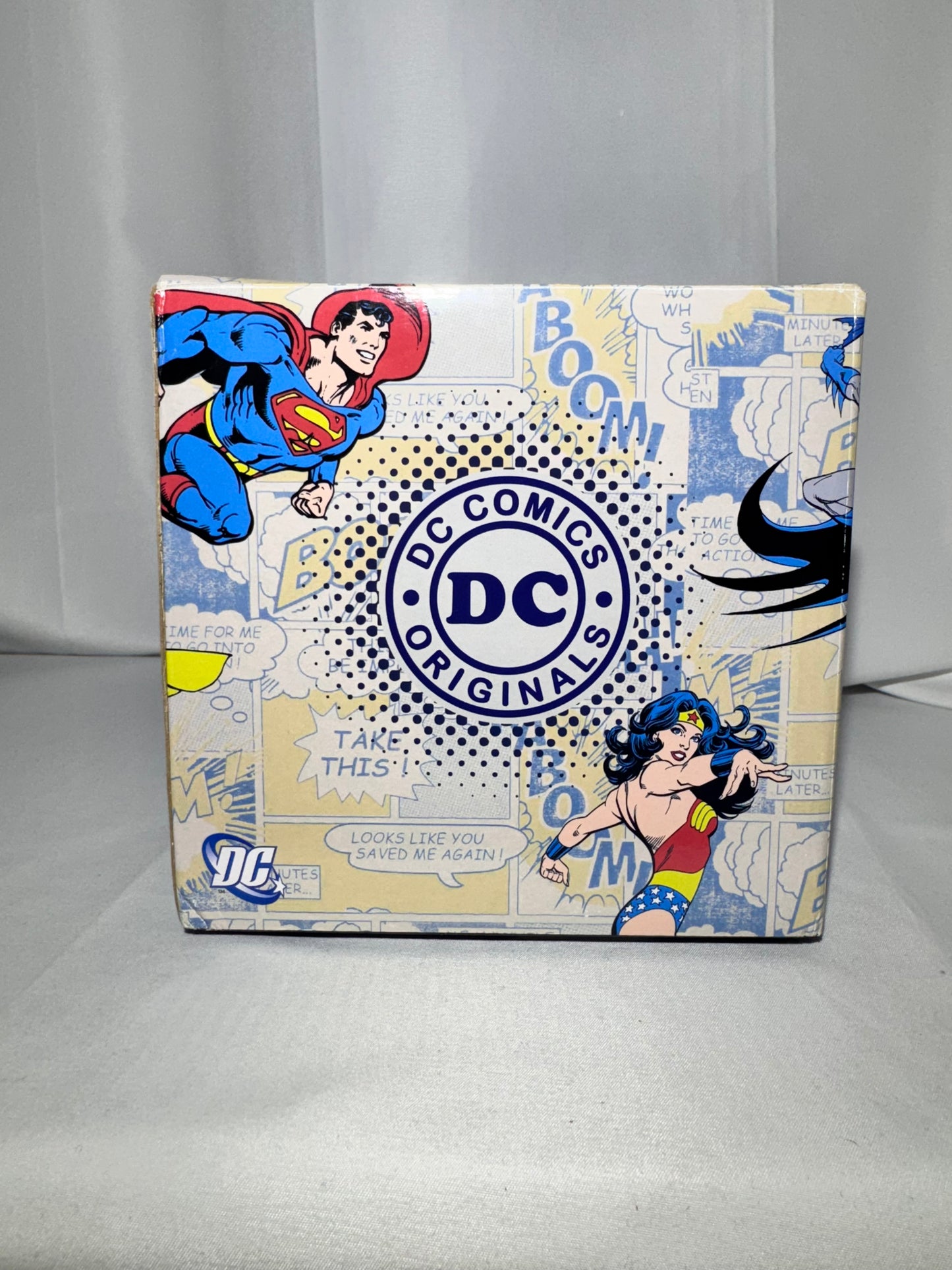 Superman and Wonder Woman-magnetic salt and pepper shakers-DC comics-Warner Brothers