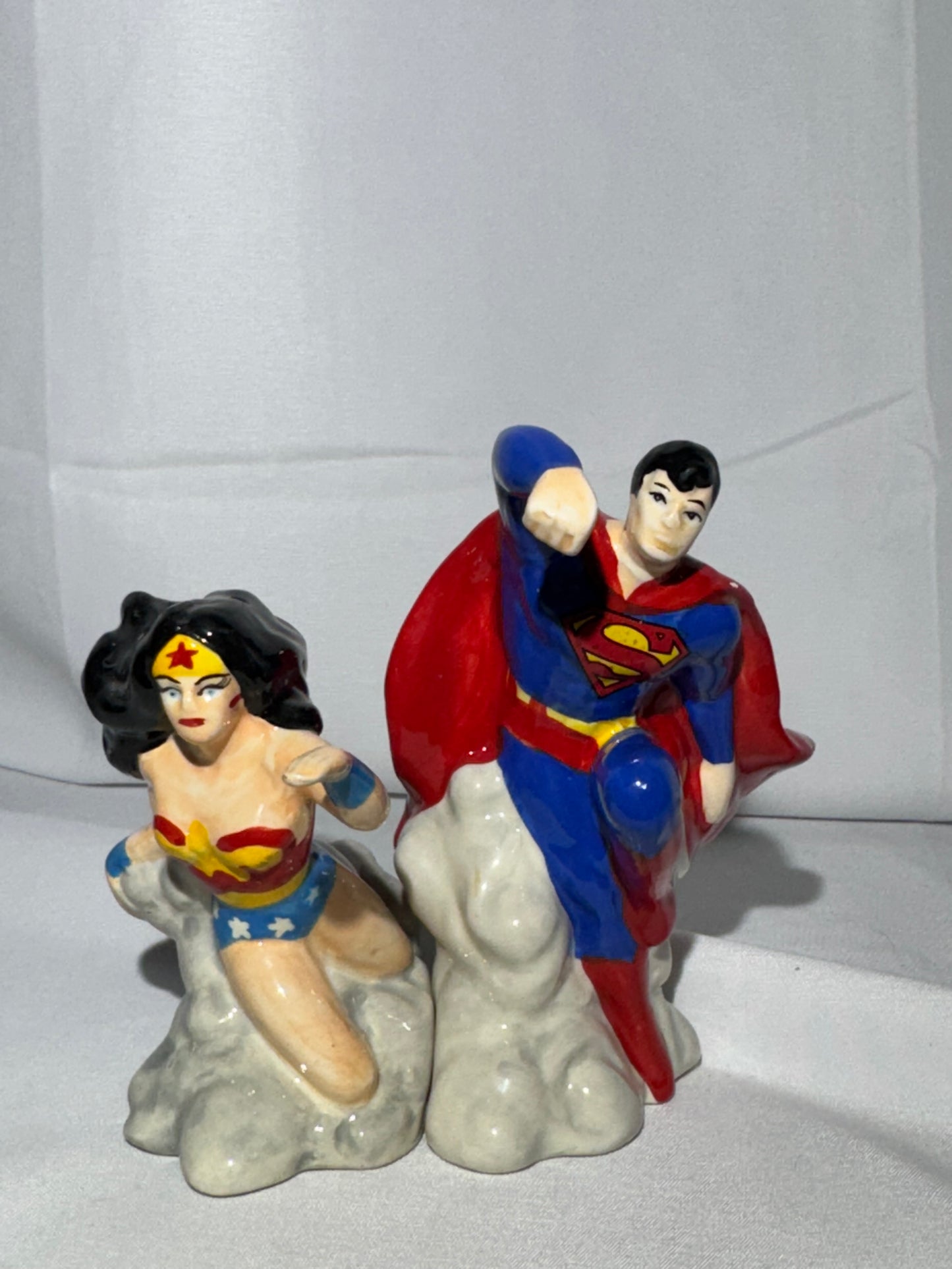 Superman and Wonder Woman-magnetic salt and pepper shakers-DC comics-Warner Brothers