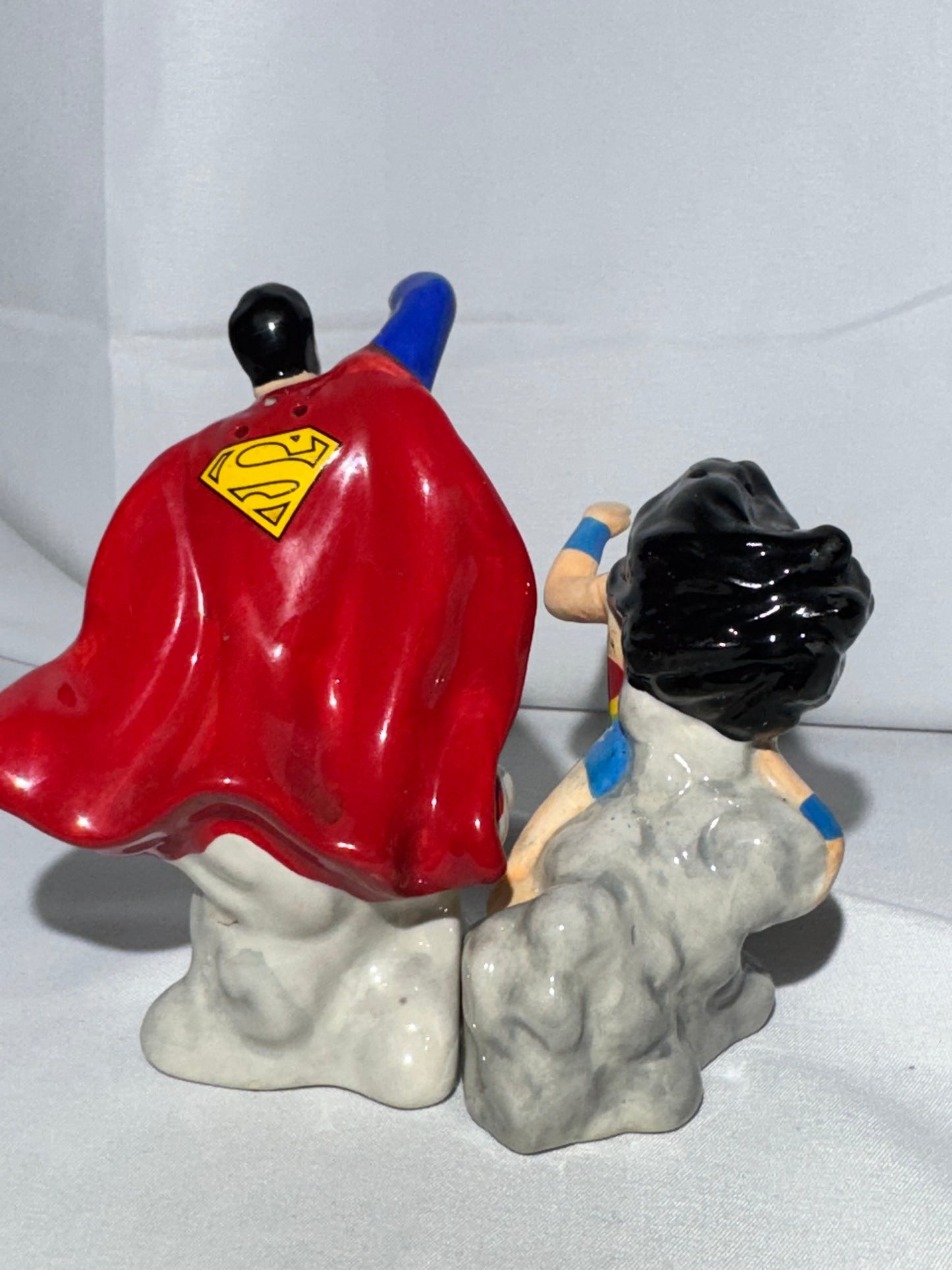 Superman and Wonder Woman-magnetic salt and pepper shakers-DC comics-Warner Brothers