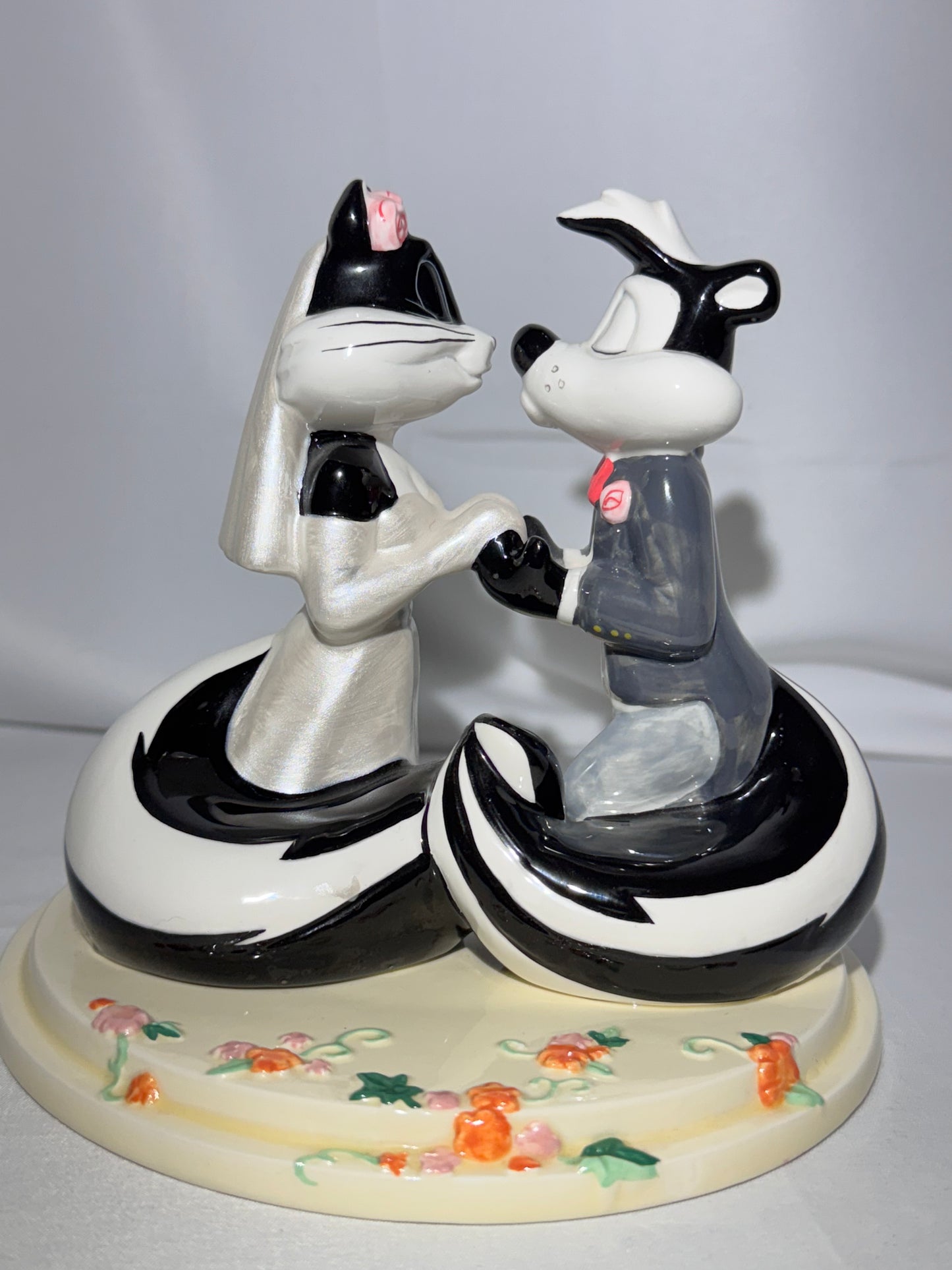 Pepe Le Pew and Penelope-Wedding cake topper-Warner Brothers-Looney Tunes-1999