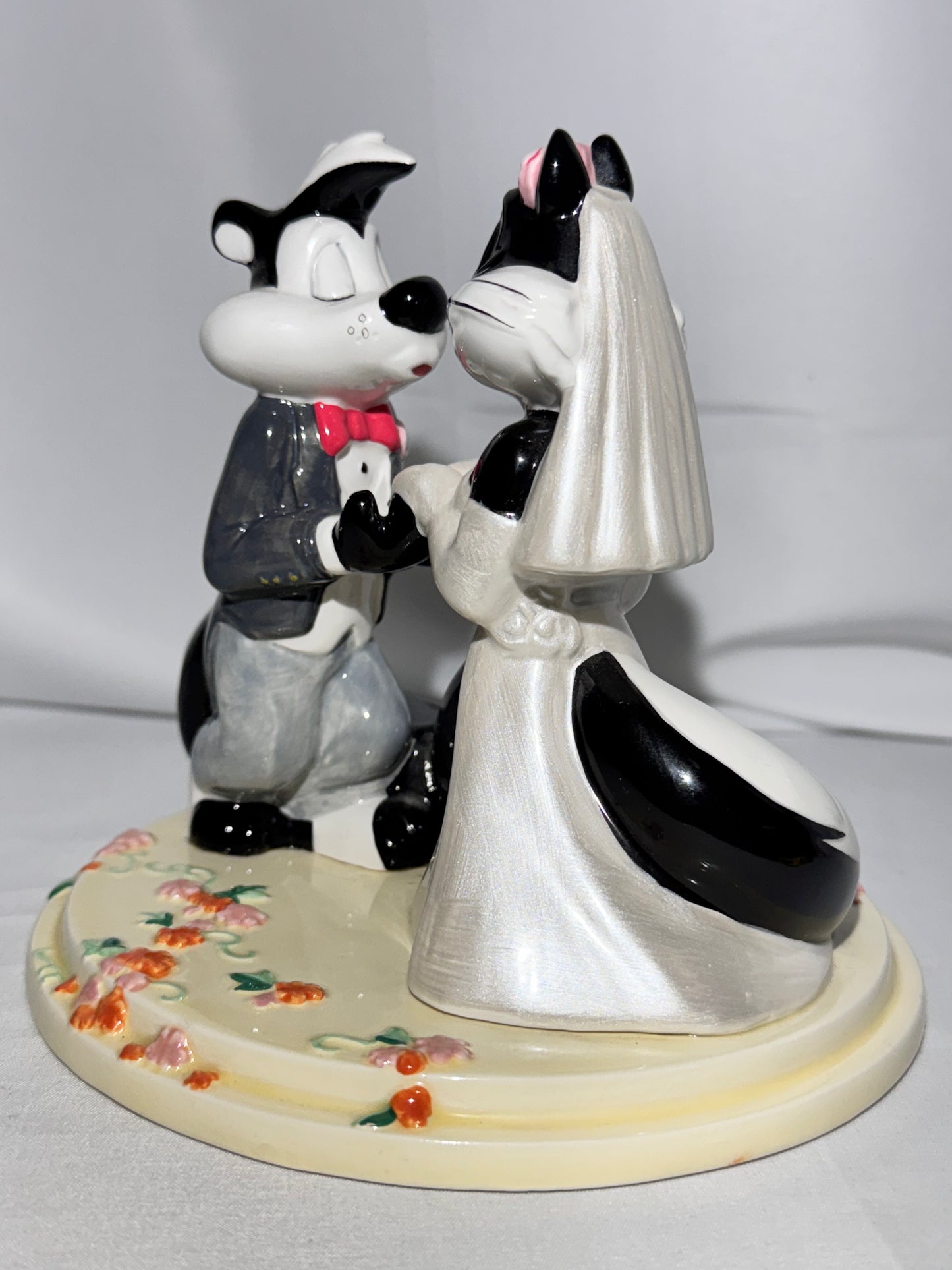 Pepe Le Pew and Penelope-Wedding cake topper-Warner Brothers-Looney Tunes-1999