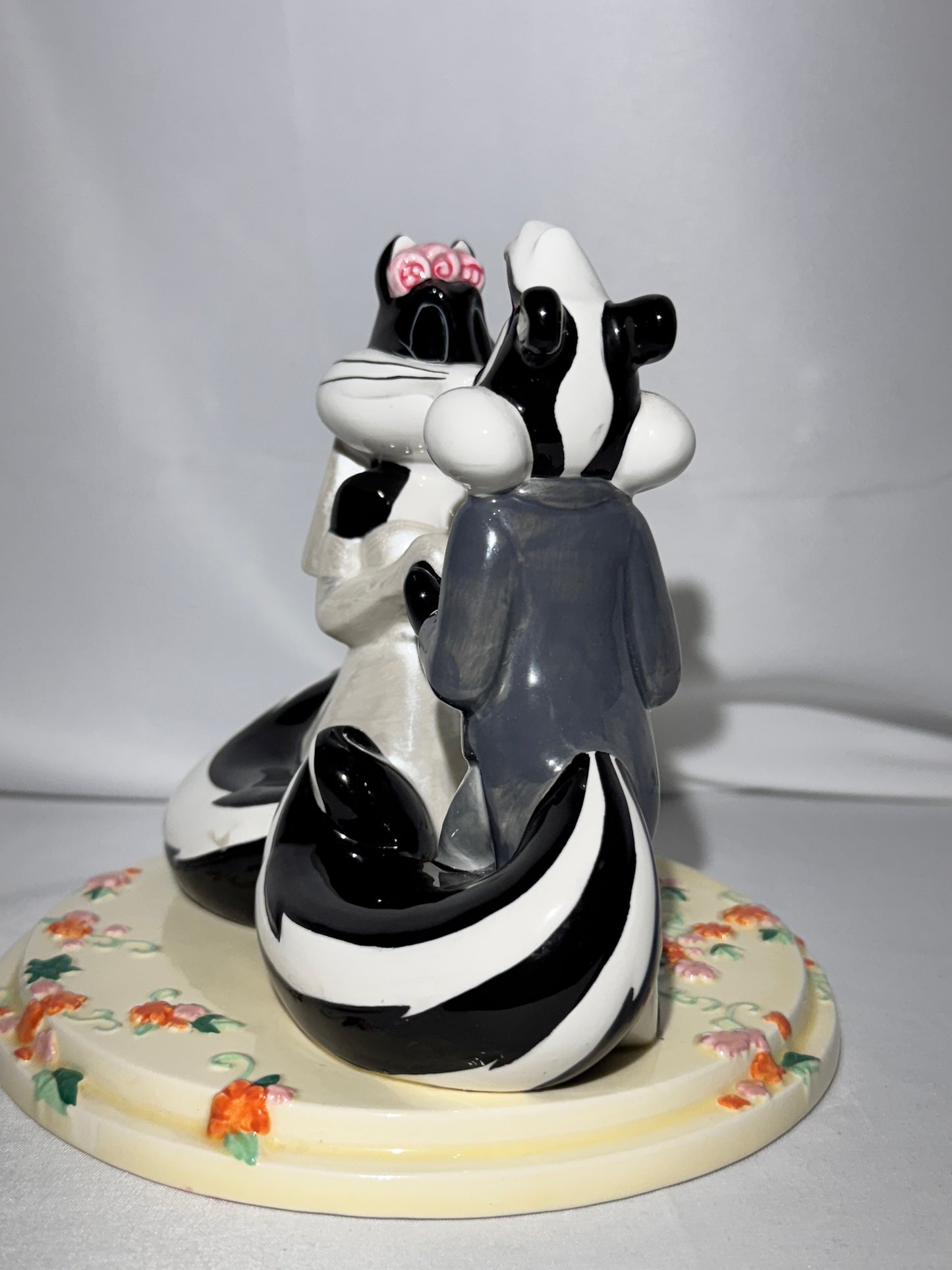 Pepe Le Pew and Penelope-Wedding cake topper-Warner Brothers-Looney Tunes-1999