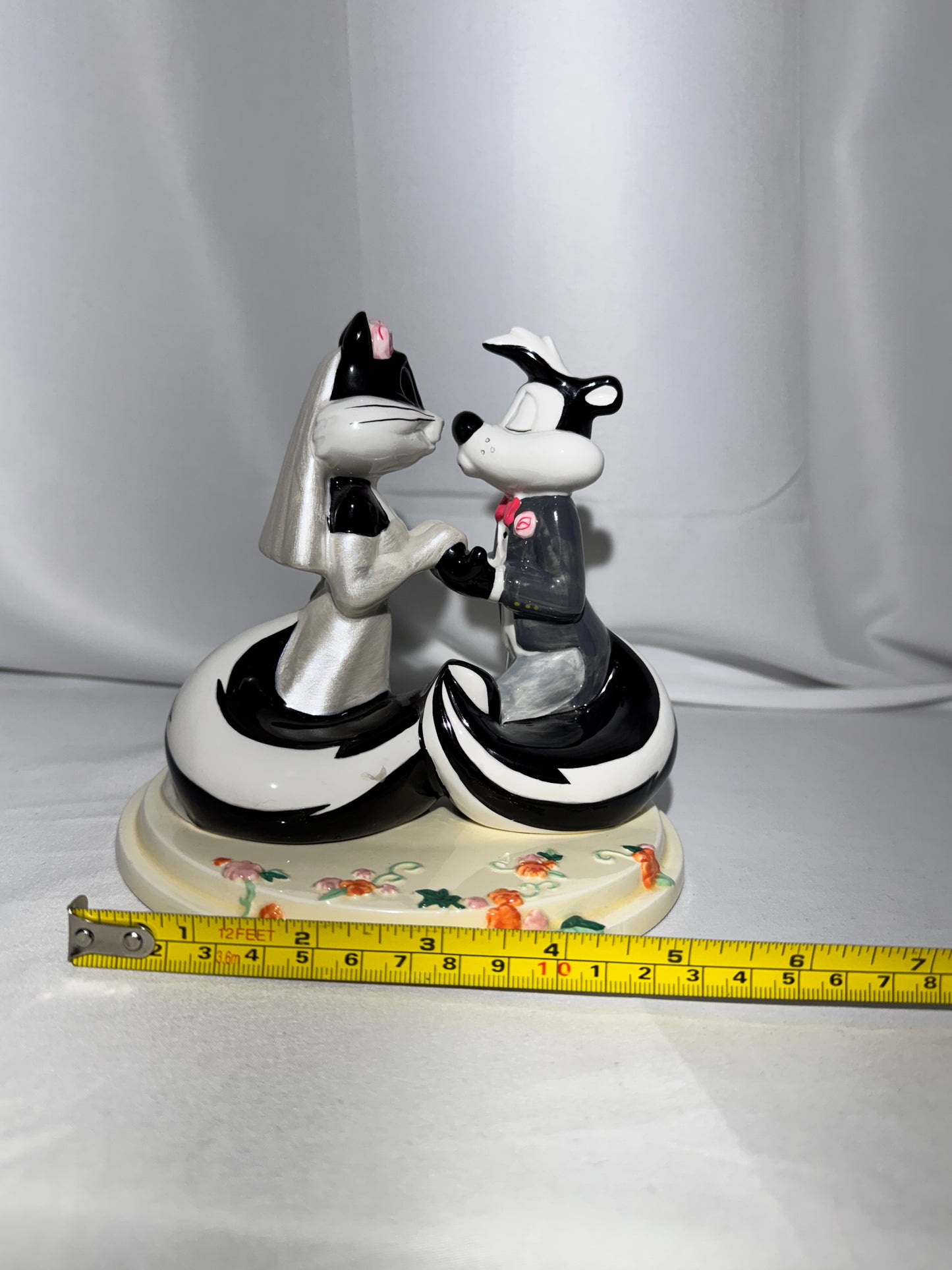 Pepe Le Pew and Penelope-Wedding cake topper-Warner Brothers-Looney Tunes-1999