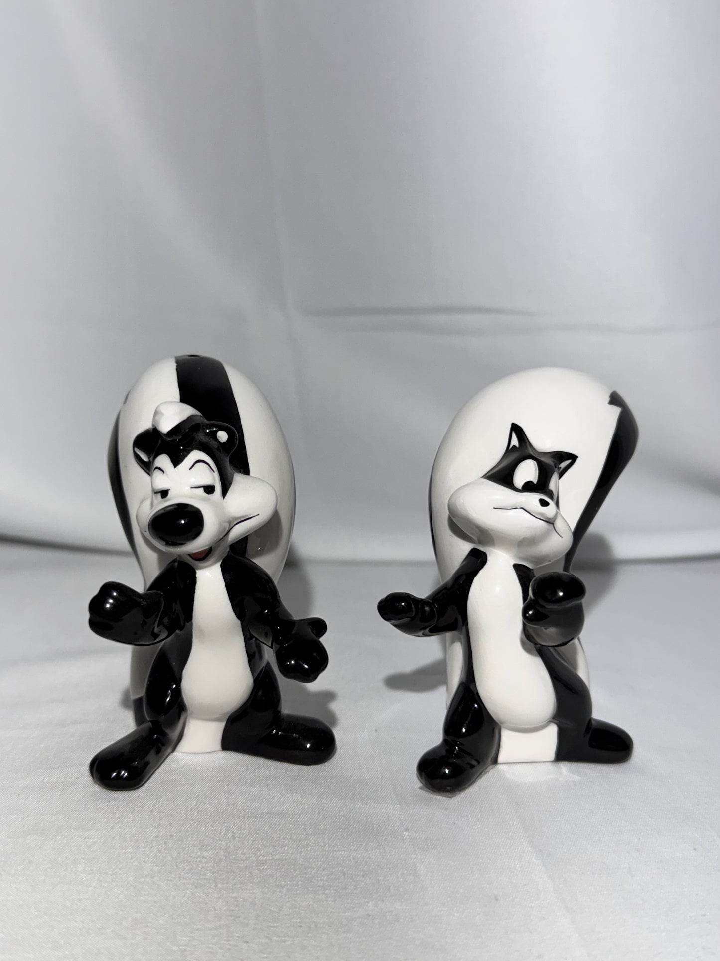 Pepe Le Pew and Penelope-Salt and Pepper Shakers -Warner Brothers-Looney Tunes