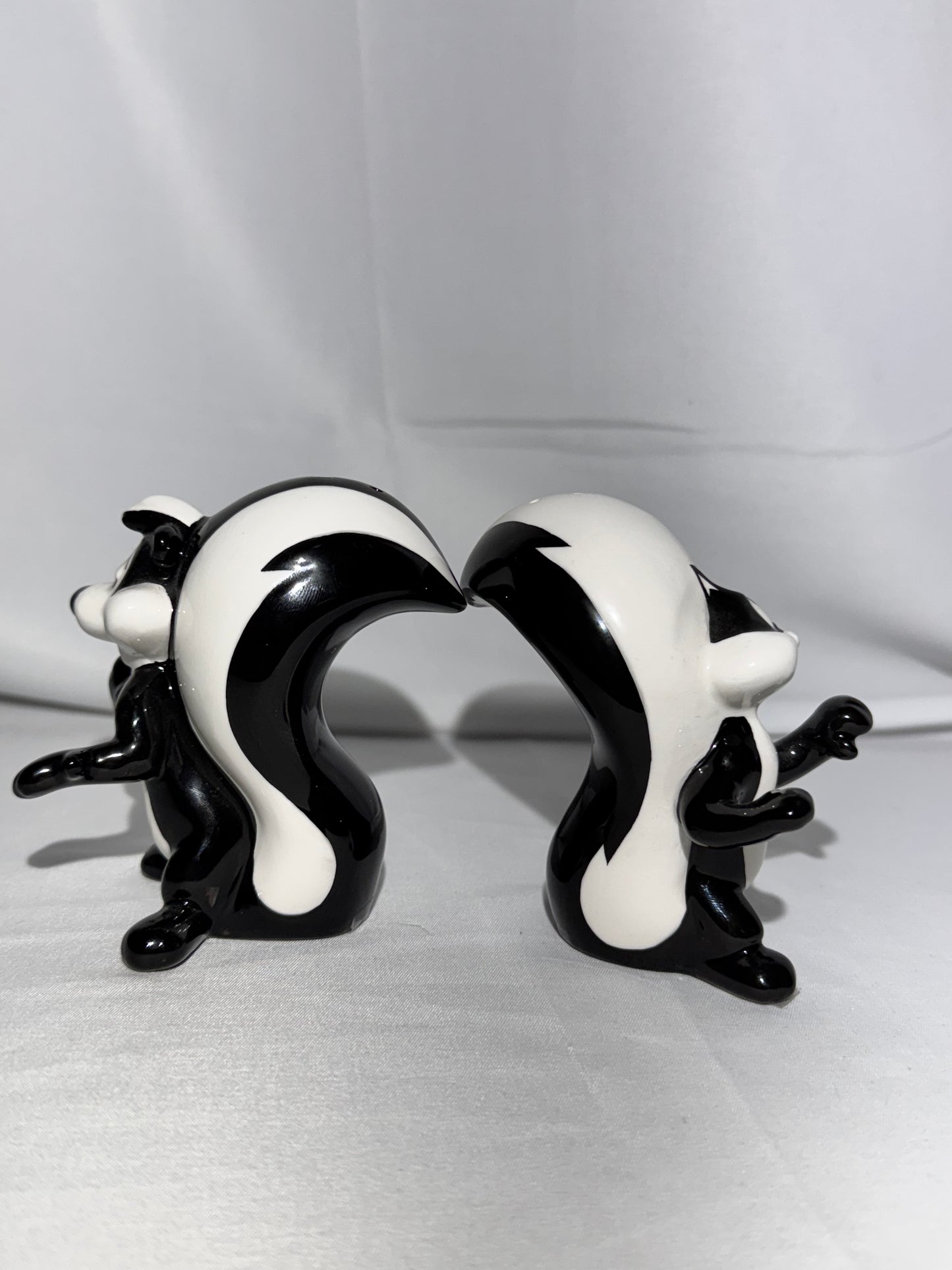 Pepe Le Pew and Penelope-Salt and Pepper Shakers -Warner Brothers-Looney Tunes