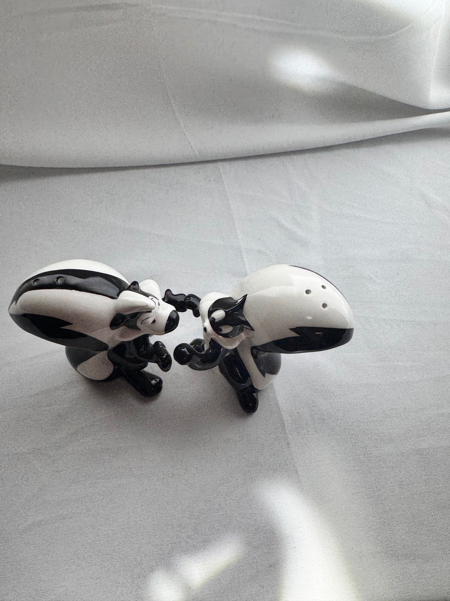 Pepe Le Pew and Penelope-Salt and Pepper Shakers -Warner Brothers-Looney Tunes