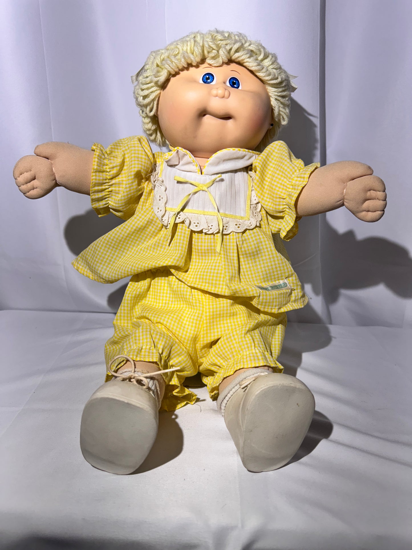 Cabbage Patch Kids -17” Doll - Leana Shana -Birth Certificate and Adoption papers-Xavier Roberts 85- blonde with blue eyes