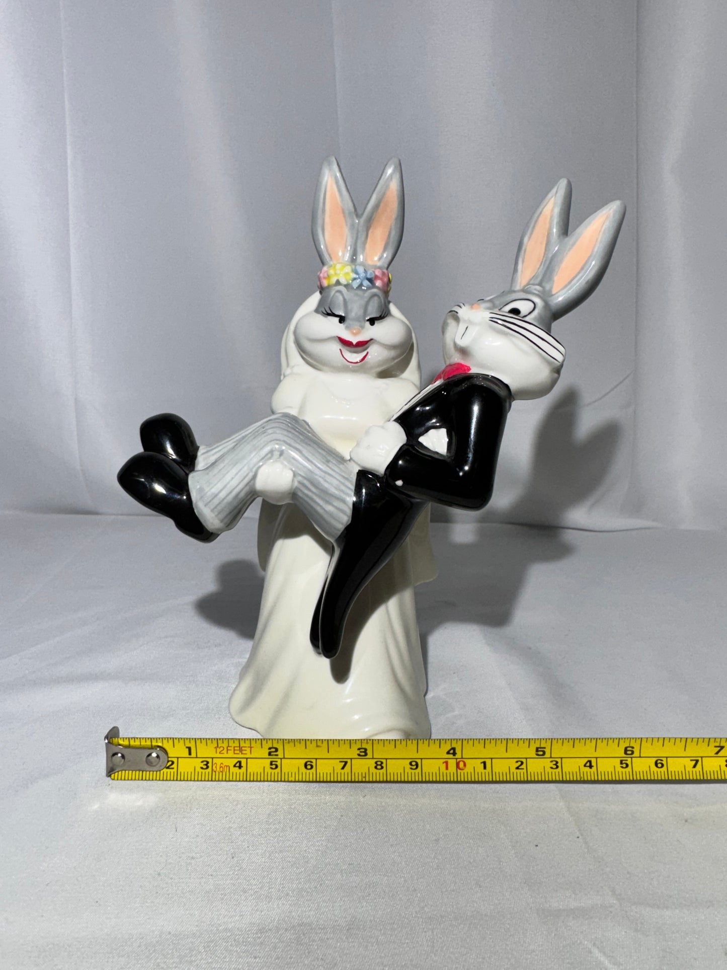 Bugs Bunny and Lola bunny- Ceramic Figurine- Wedding- Bride and Groom- 1995 - Warner Brothers - Looney Tunes
