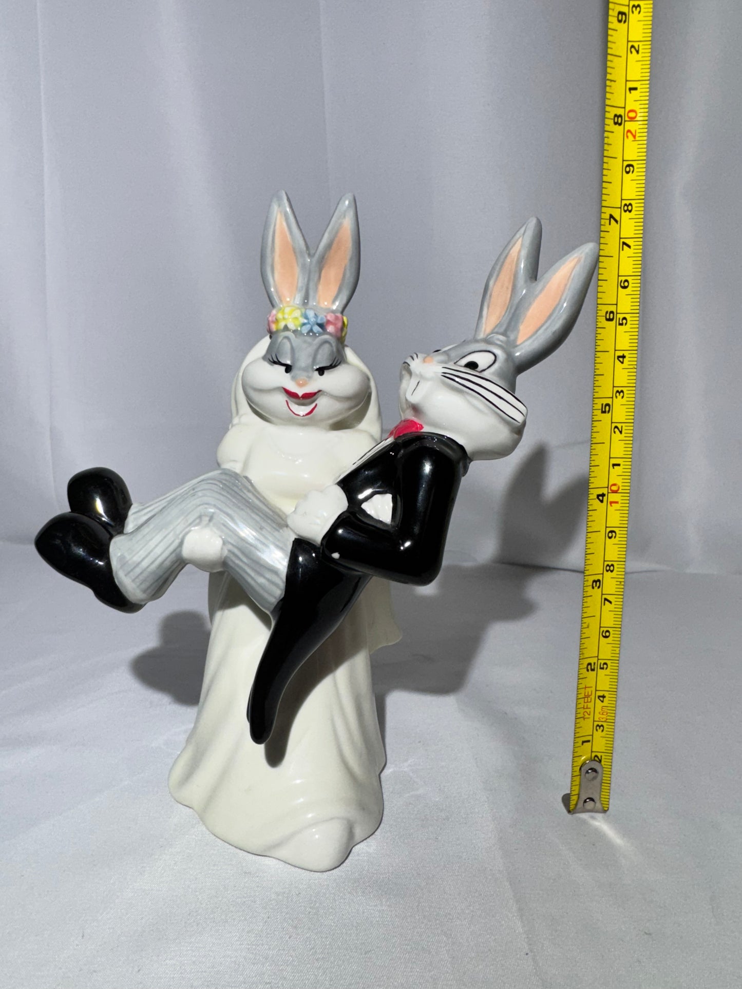 Bugs Bunny and Lola bunny- Ceramic Figurine- Wedding- Bride and Groom- 1995 - Warner Brothers - Looney Tunes