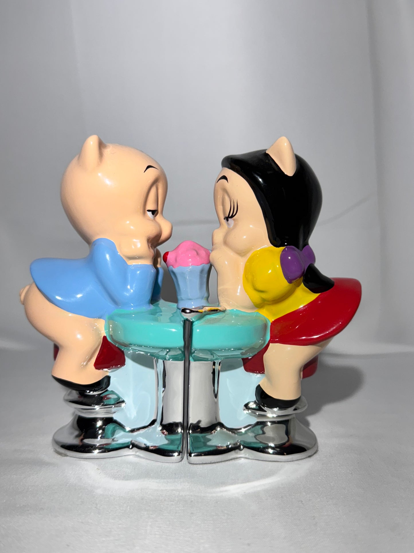 Porky Pig and Petunia -salt and pepper shakers- Warner Brothers-Looney Tunes