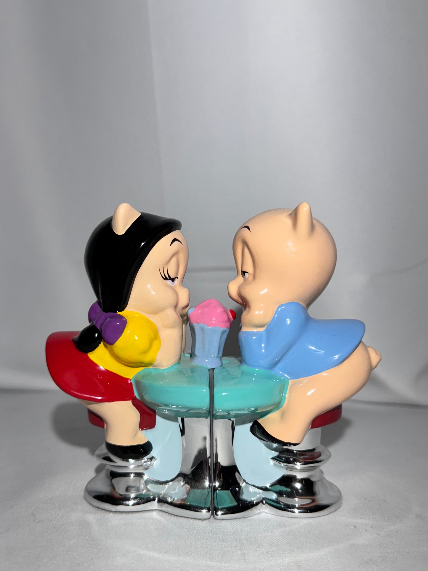 Porky Pig and Petunia -salt and pepper shakers- Warner Brothers-Looney Tunes