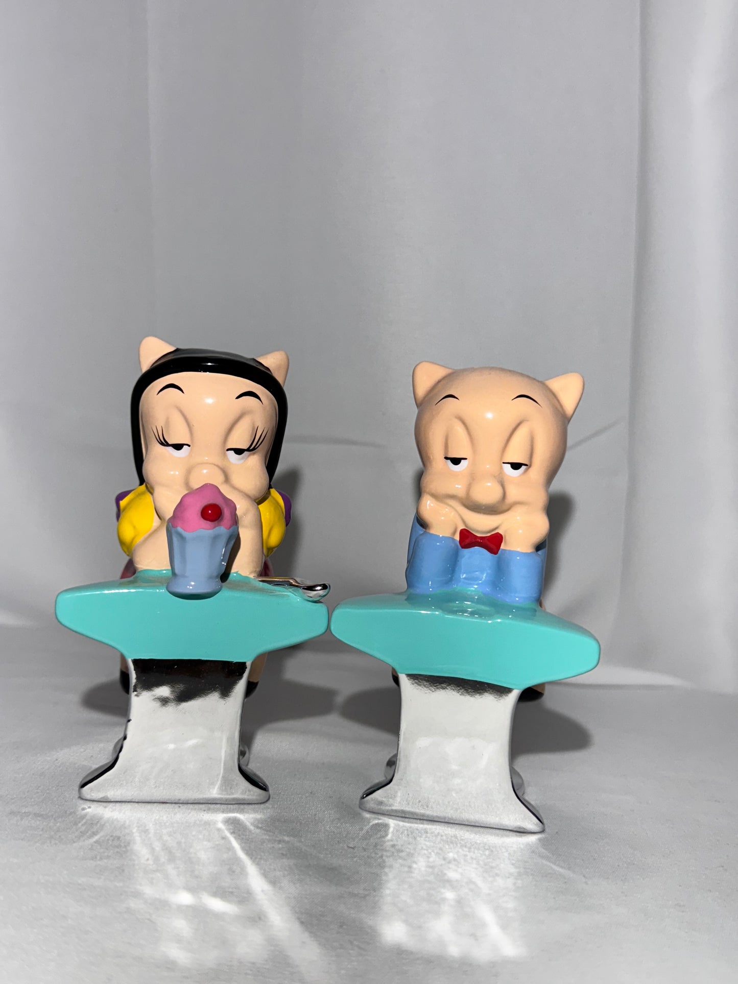Porky Pig and Petunia -salt and pepper shakers- Warner Brothers-Looney Tunes