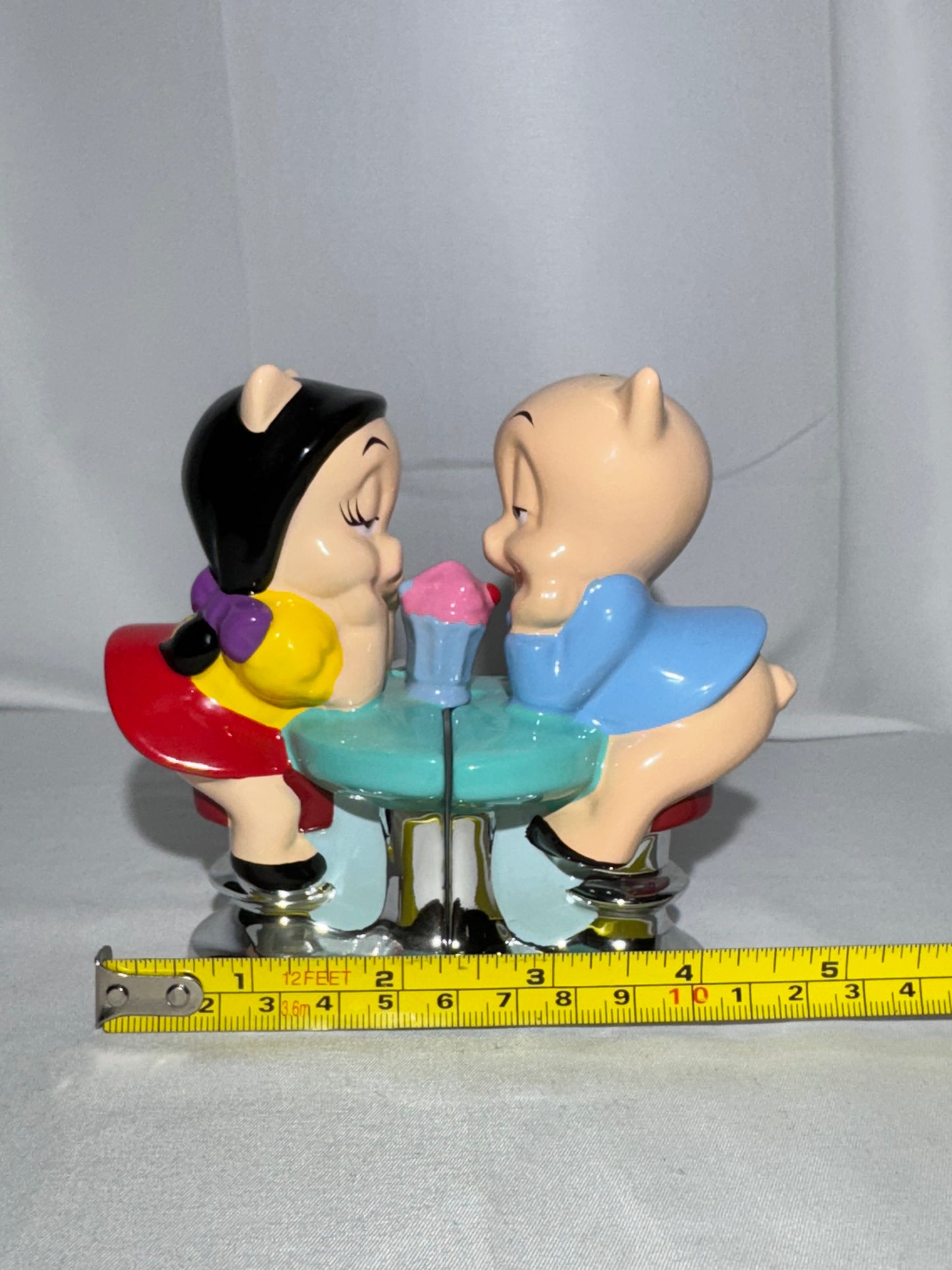 Porky Pig and Petunia -salt and pepper shakers- Warner Brothers-Looney Tunes