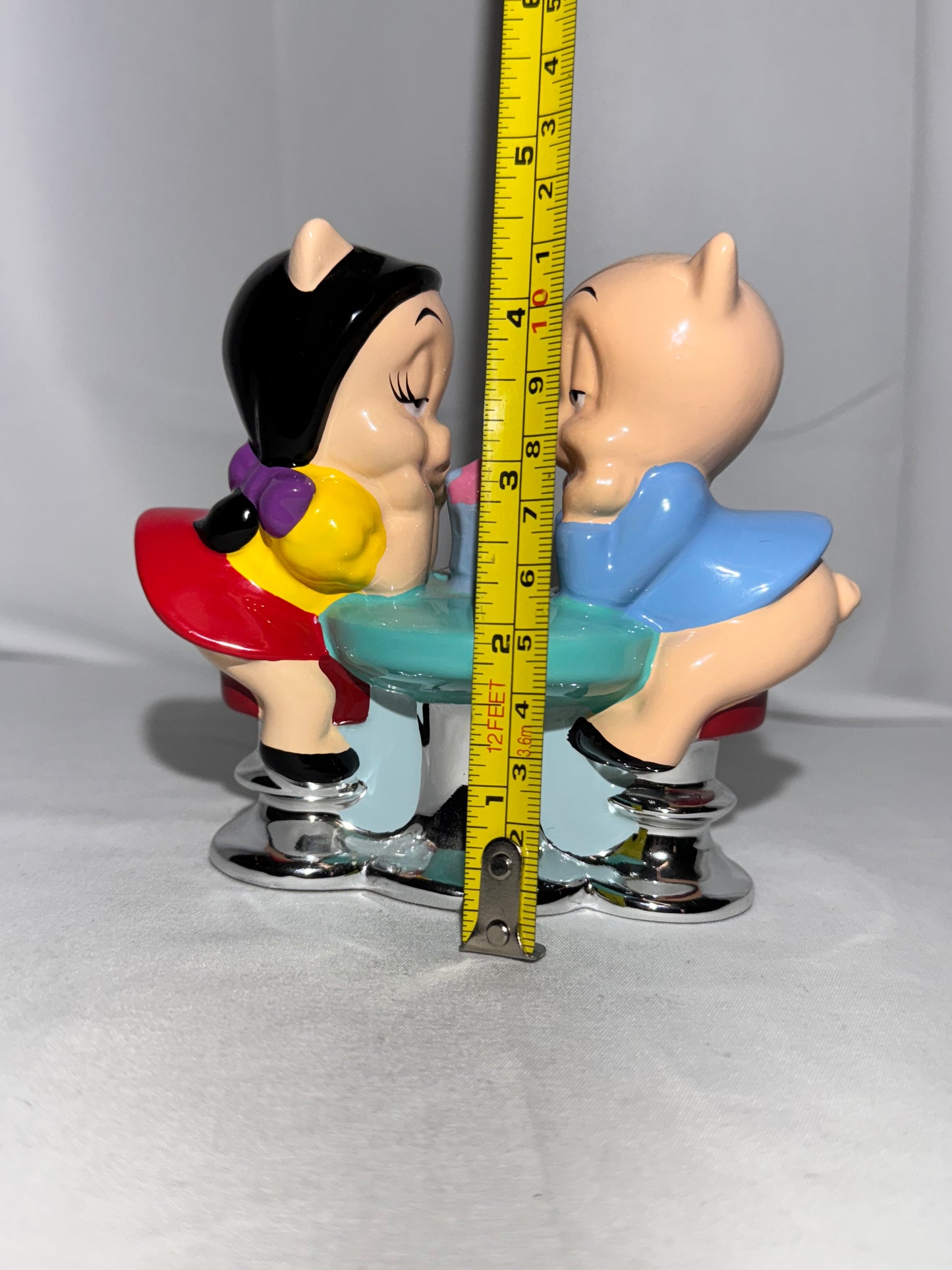 Porky Pig and Petunia -salt and pepper shakers- Warner Brothers-Looney Tunes