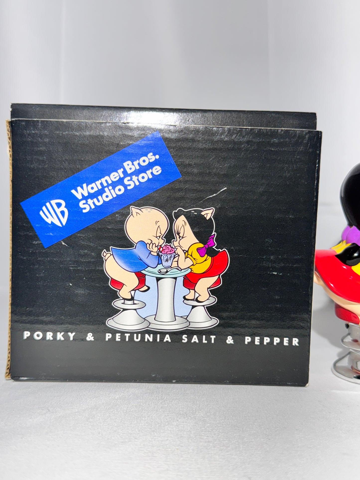 Porky Pig and Petunia -salt and pepper shakers- Warner Brothers-Looney Tunes
