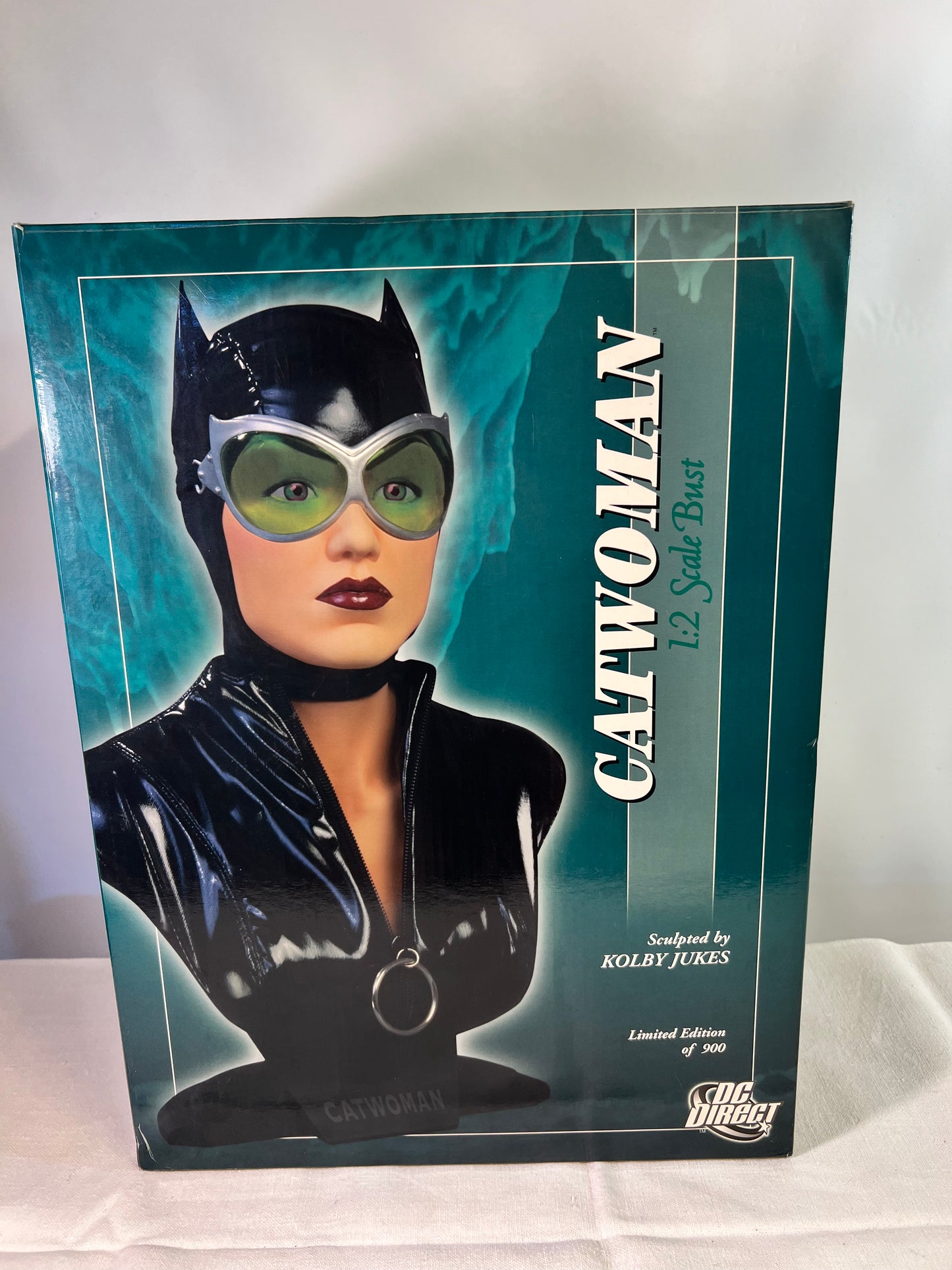 Cat Women 1:2 Scale Bust - Sculpted by Kolby Jukes- # 399/900 Limited Edition-DC Direct