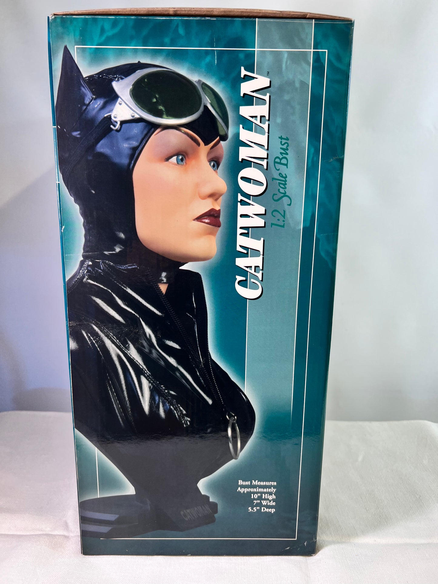 Cat Women 1:2 Scale Bust - Sculpted by Kolby Jukes- # 399/900 Limited Edition-DC Direct